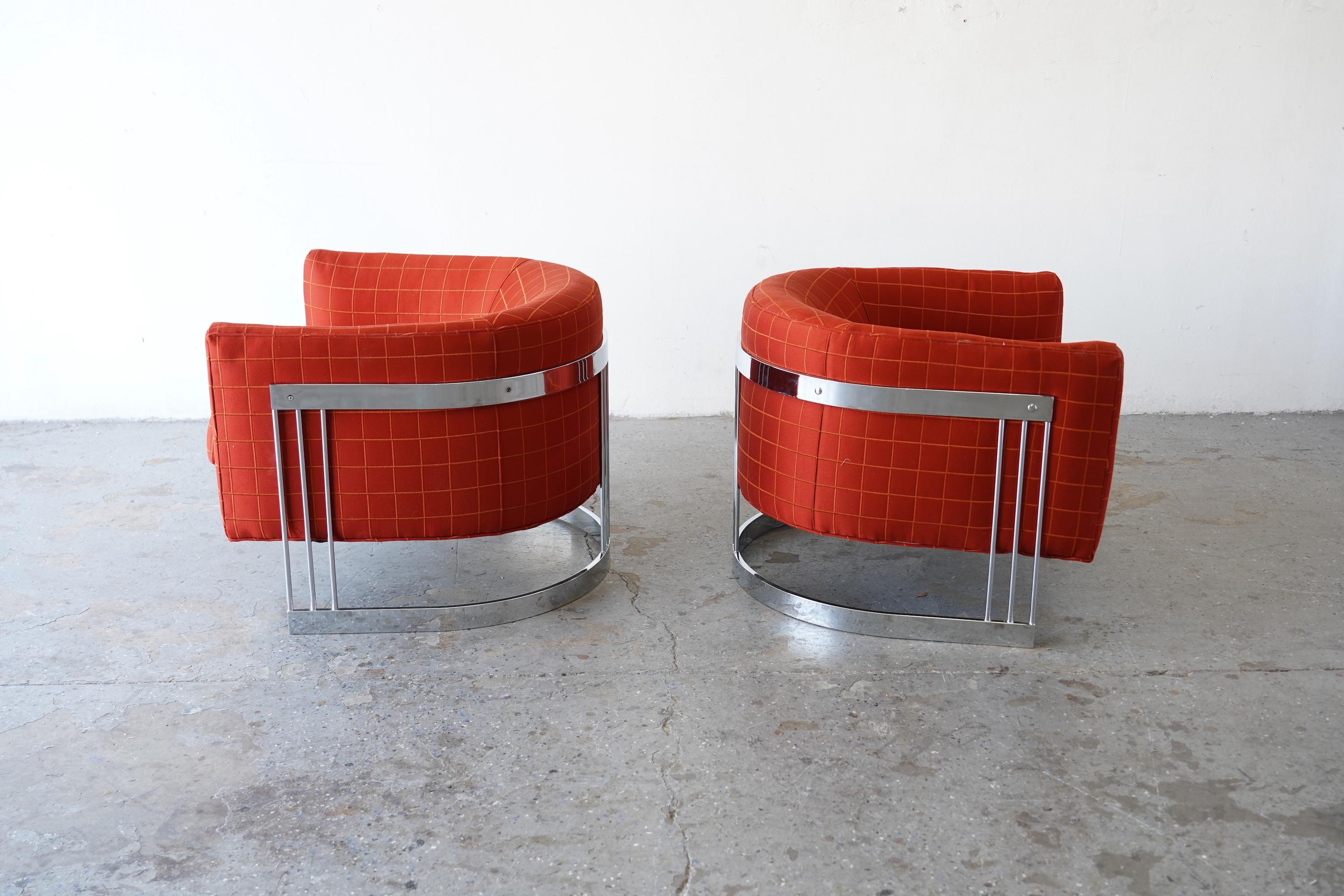 Cromo Coppia di sedie da club postmoderne cromate degli anni '80 di Bernhardt in stile Milo Baughman in vendita