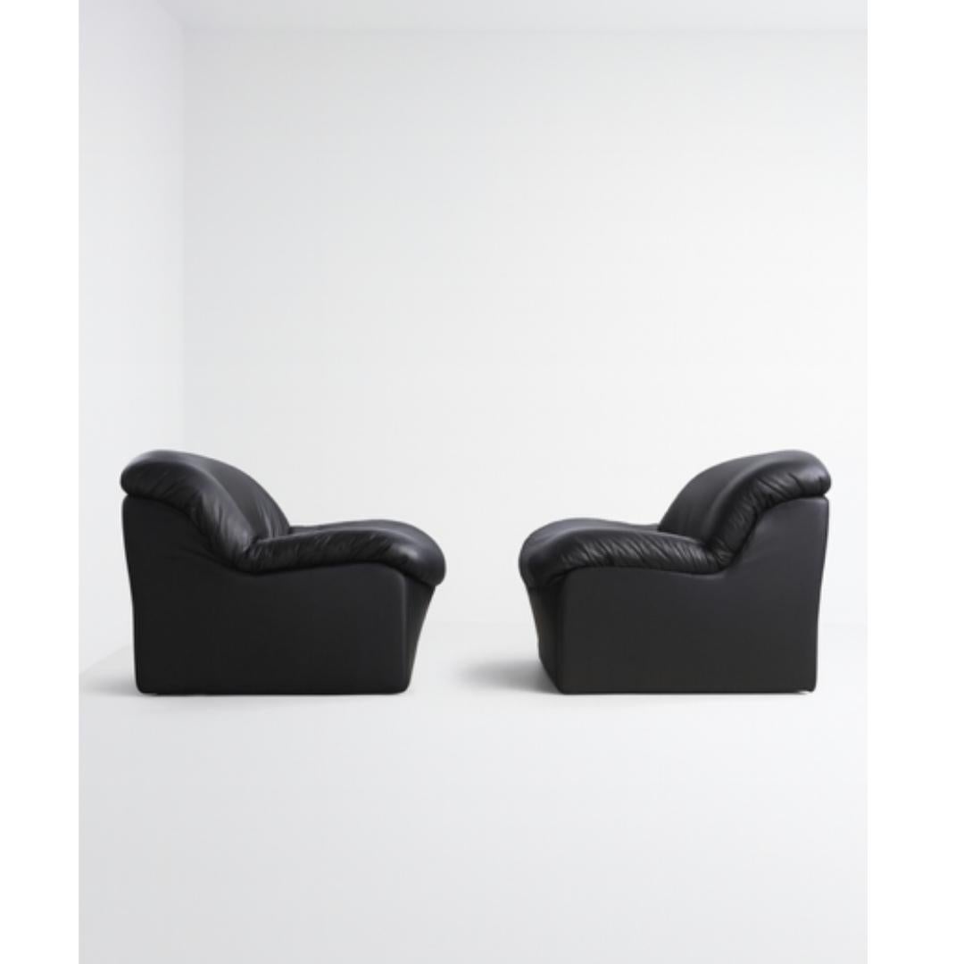 Pair of 1980s Postmodern Sculptural Foam Lounge Chairs In Good Condition For Sale In Dallas, TX