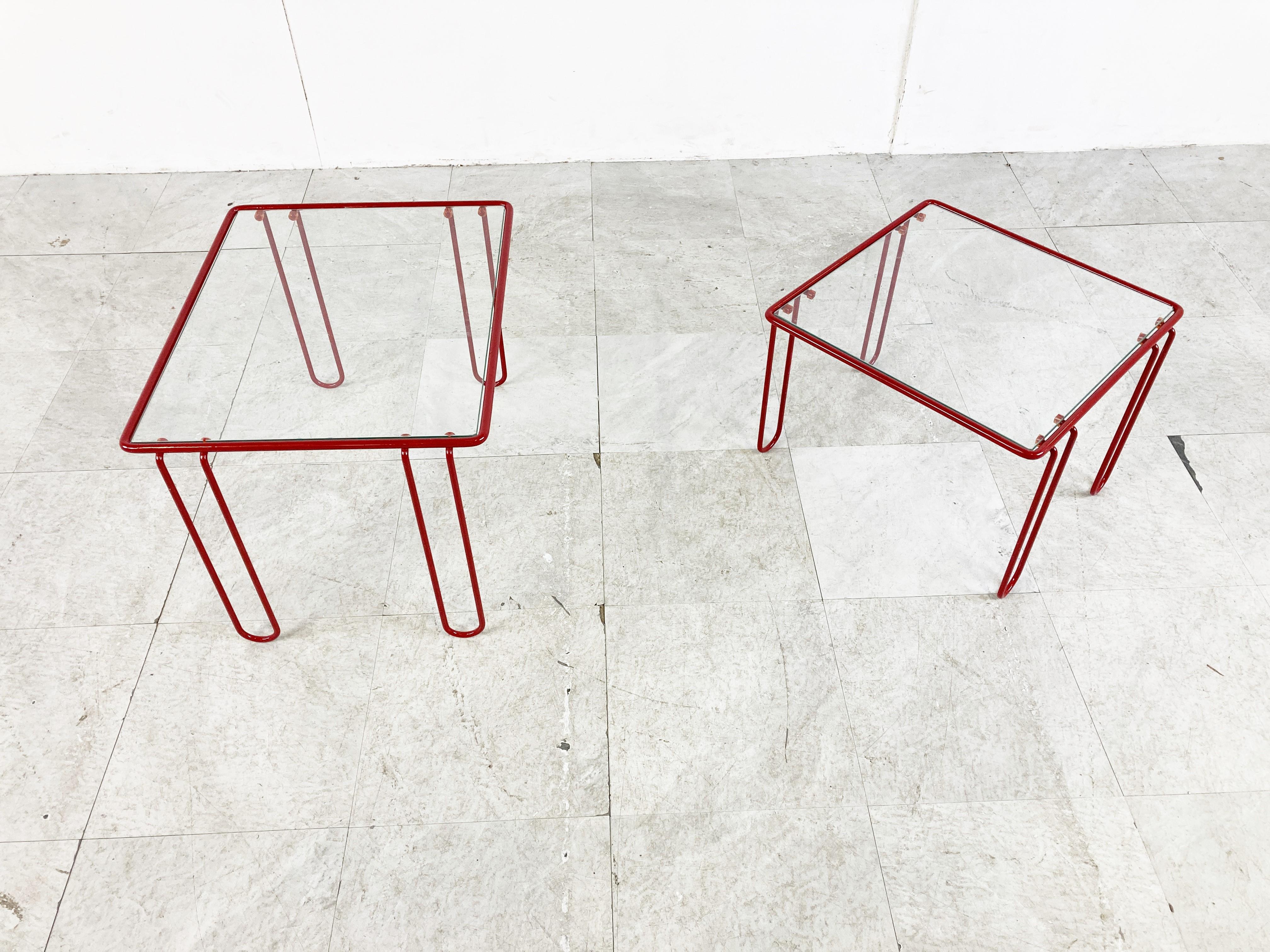 Post-Modern Pair of 1980s Red Metal Side Tables For Sale