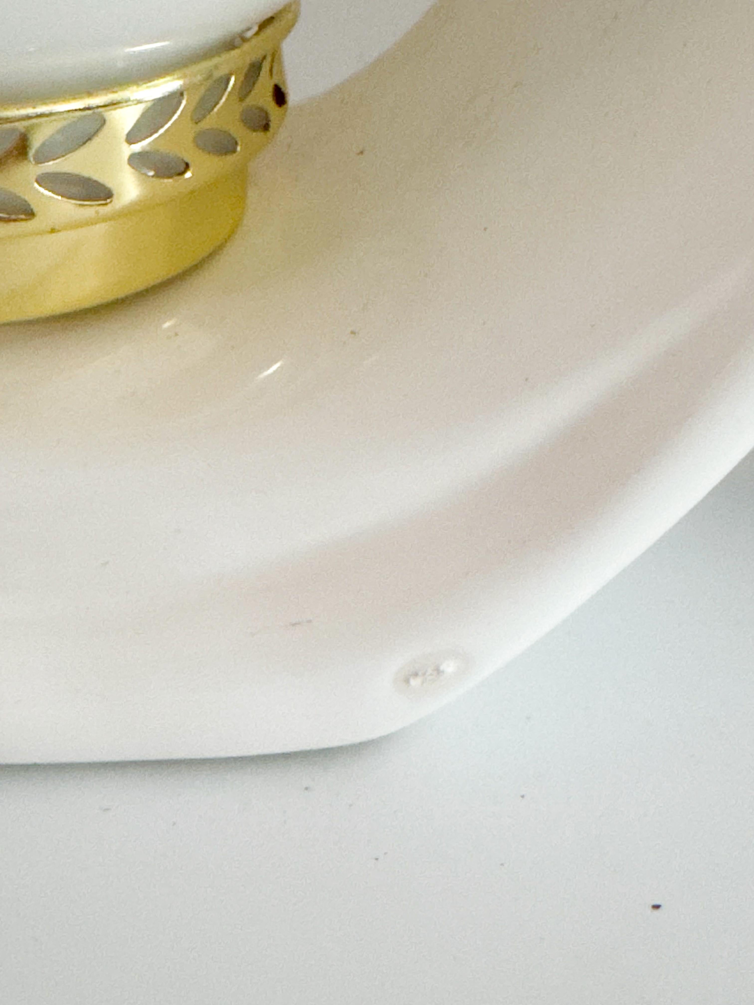 Fin du 20e siècle Paire de lampes sculpturales des années 1980 en céramique blanche avec orbe de lumière By Vintage en vente