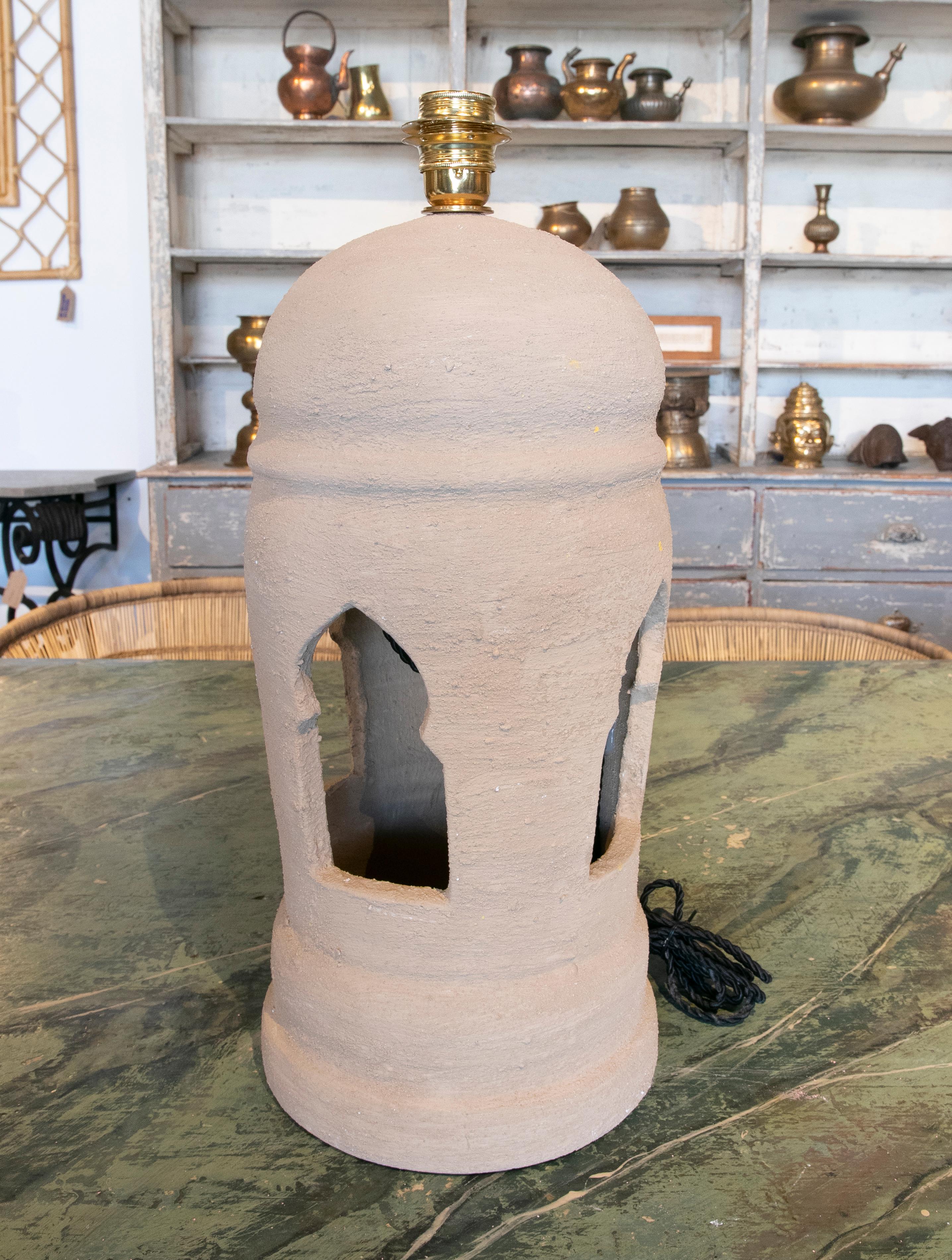 Spanische handgefertigte beige Keramik-Tischlampen aus den 1980er Jahren, Paar (Handbemalt) im Angebot