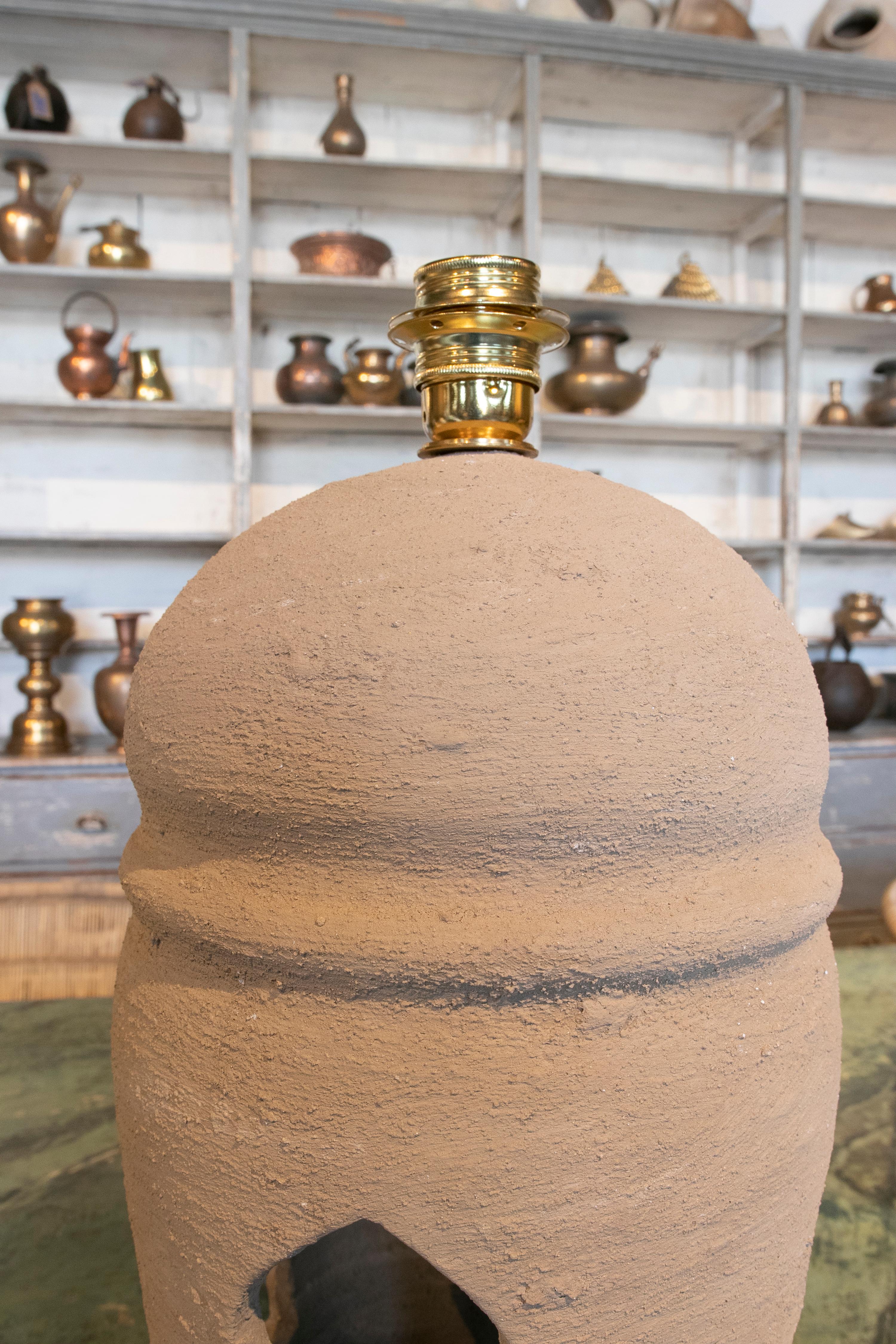 Spanische handgefertigte beige Keramik-Tischlampen aus den 1980er Jahren, Paar im Angebot 4