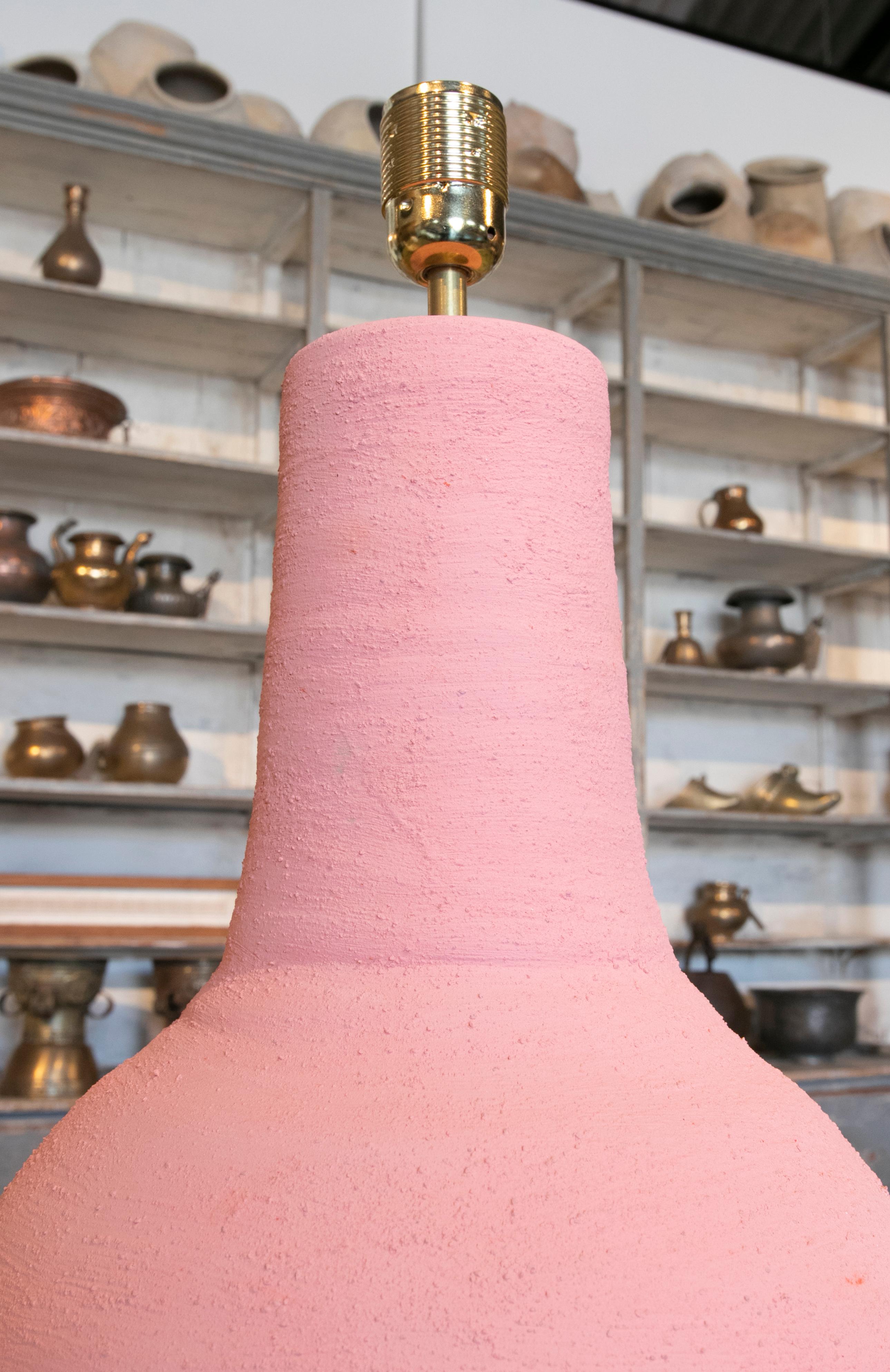 Paire de lampes de bureau espagnoles des années 1980 en céramique peinte en rose, fabriquées à la main en vente 10