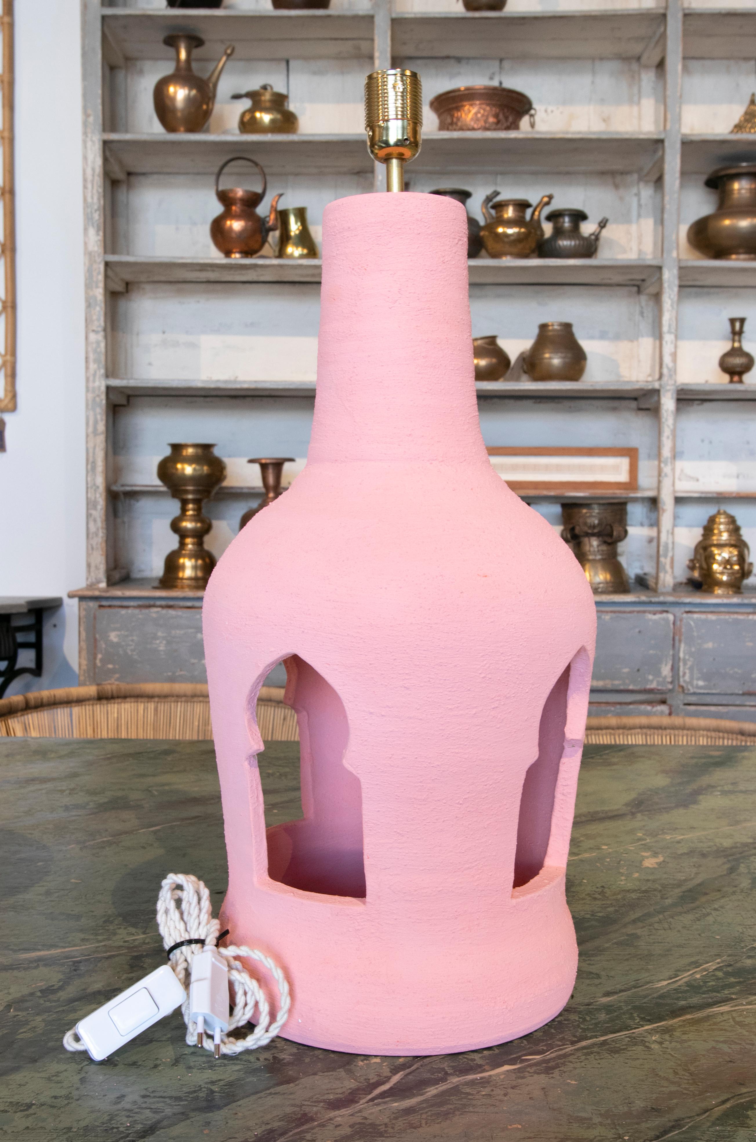 Paire de lampes de bureau espagnoles des années 1980 en céramique peinte en rose, fabriquées à la main en vente 2