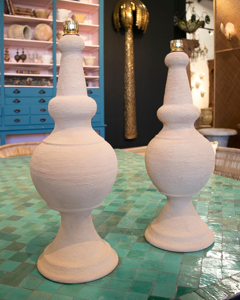 Pair of 1980s Spanish Handcrafted White Ceramic Table Lamps In Good Condition For Sale In Malaga, ES