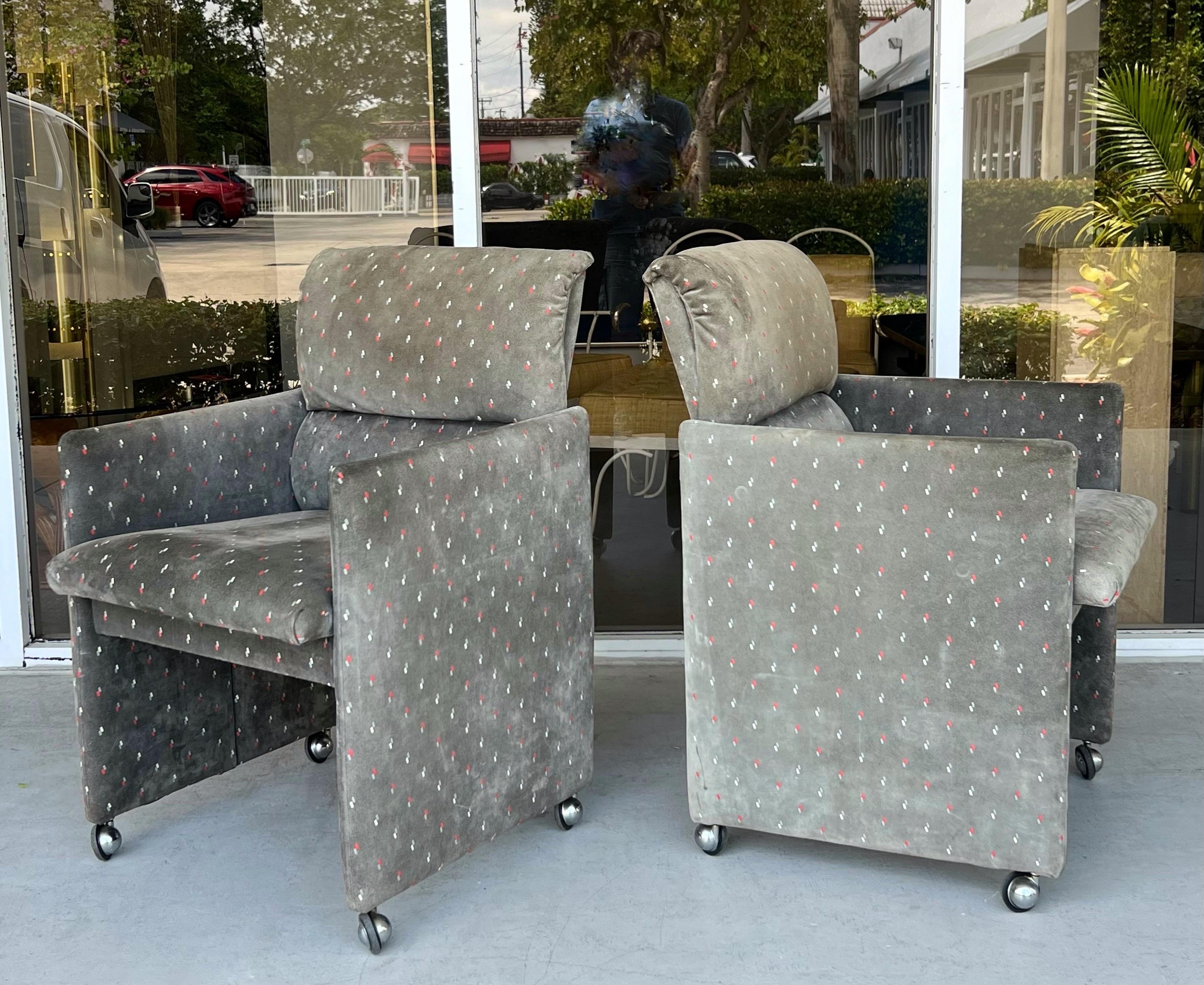 Américain Paire de fauteuils en daim des années 1980 par Preview en vente