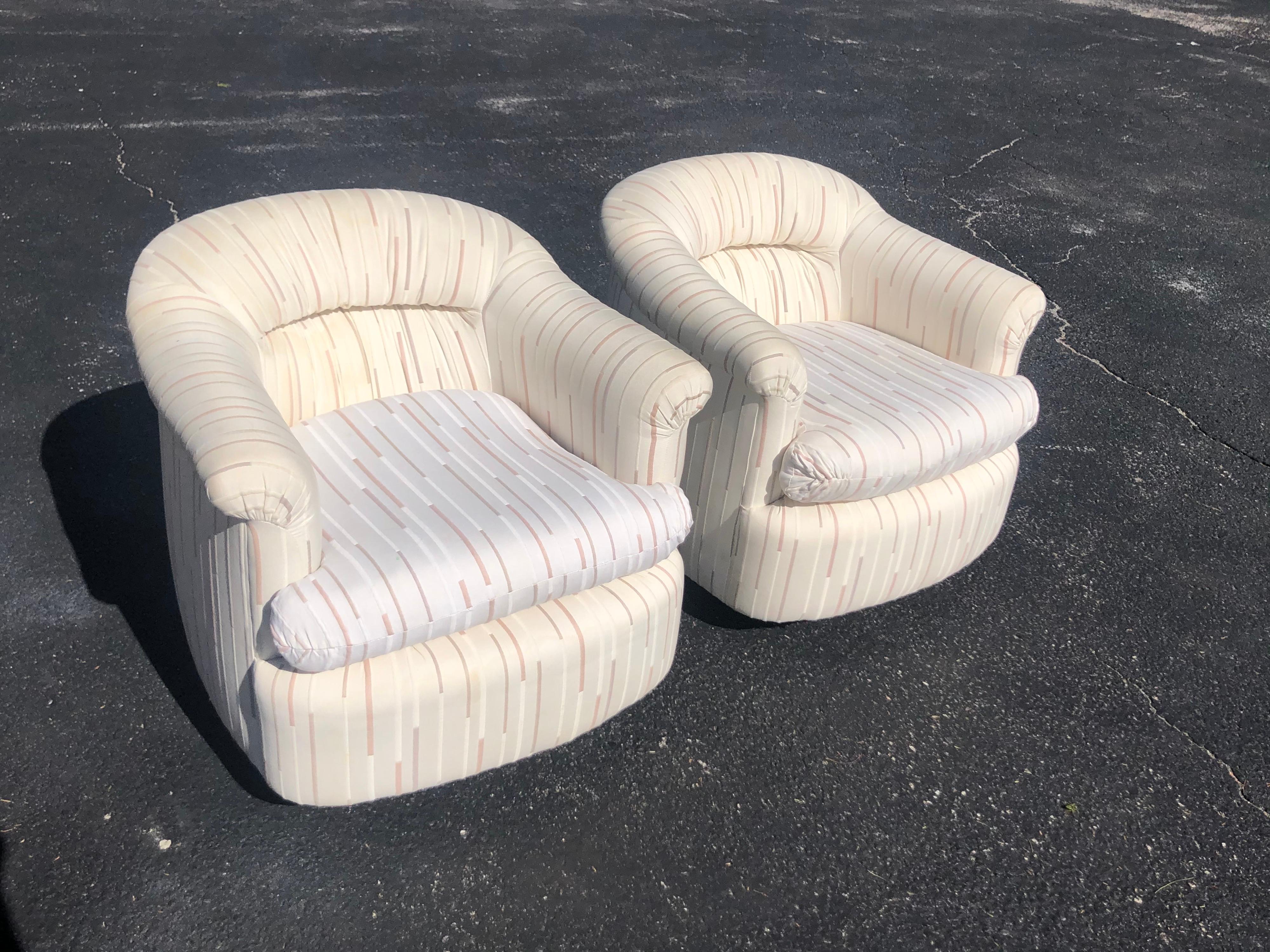 Pair of 1980's Swivel Club Chairs In Good Condition In Redding, CT