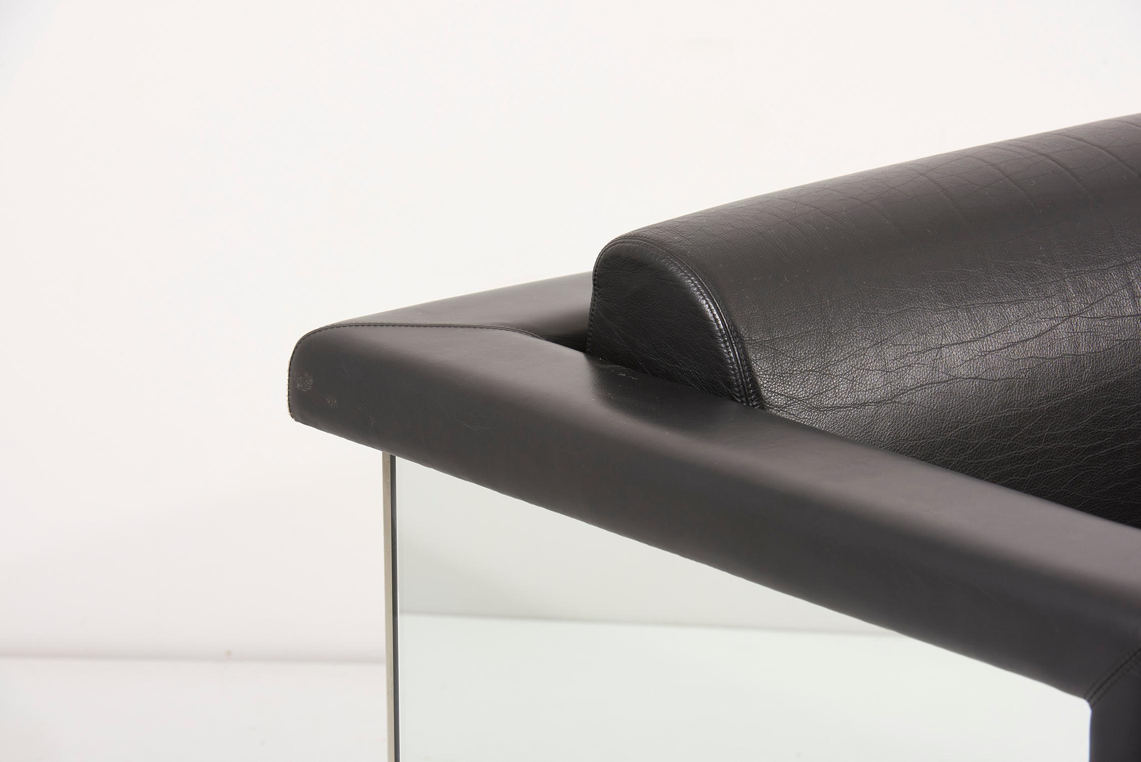 Trix & Robert Haussmann für Knoll: schwarzes Leder-Spiegel-Sofa, 1970er Jahre, Paar im Zustand „Gut“ im Angebot in Berlin, DE