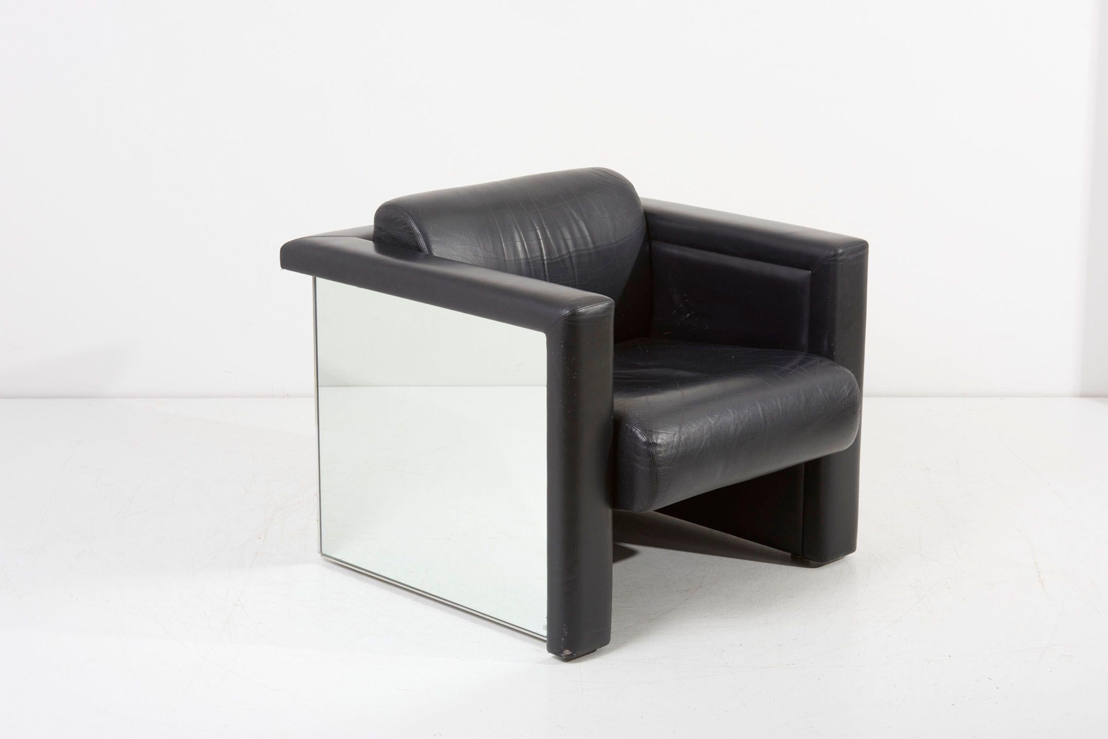 Late 20th Century Black Leather Mirror Pair of Trix & Robert Haussmann for Knoll Lounge Chair  For Sale