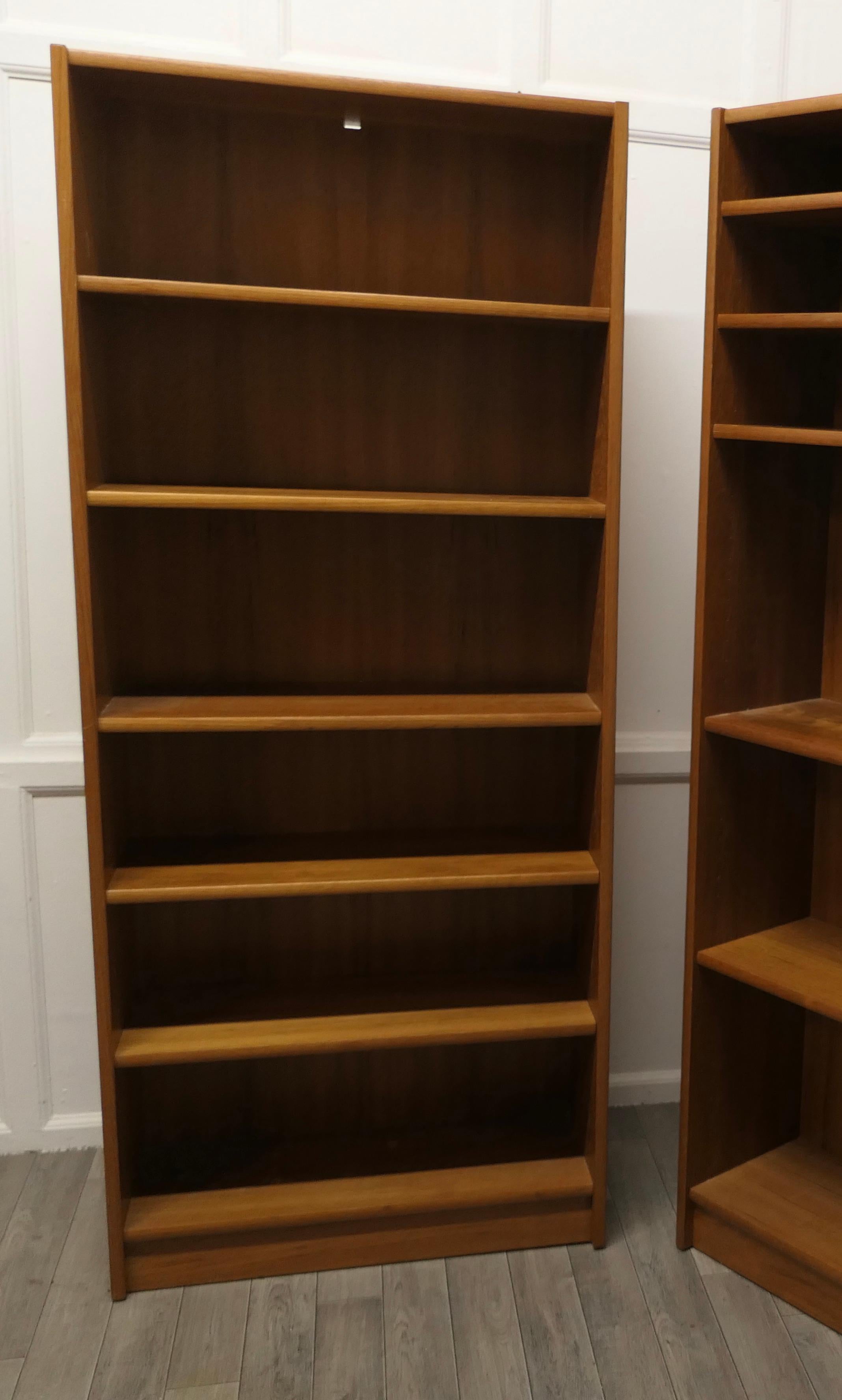 Mid-Century Modern Pair of 1980s Vintage Tall Open Book Cases in Teak Finish For Sale