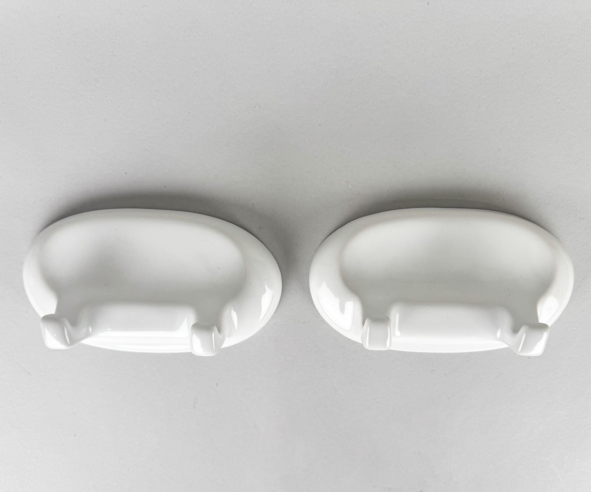 Mid-Century Modern Pair of 1989's Ceramic Wall Hangers, Czechoslovakia For Sale