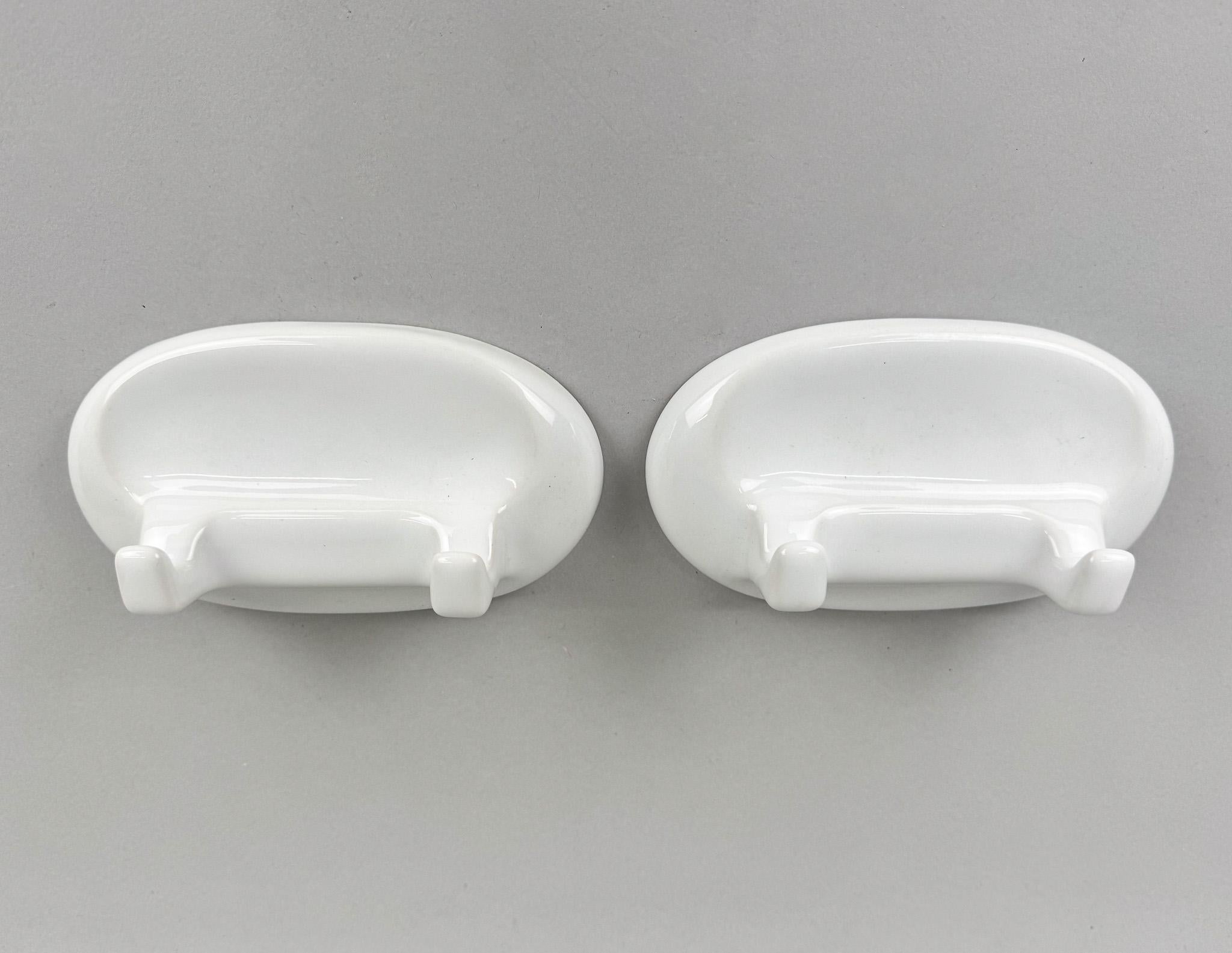 Pair of 1989's Ceramic Wall Hangers, Czechoslovakia In Good Condition For Sale In Praha, CZ