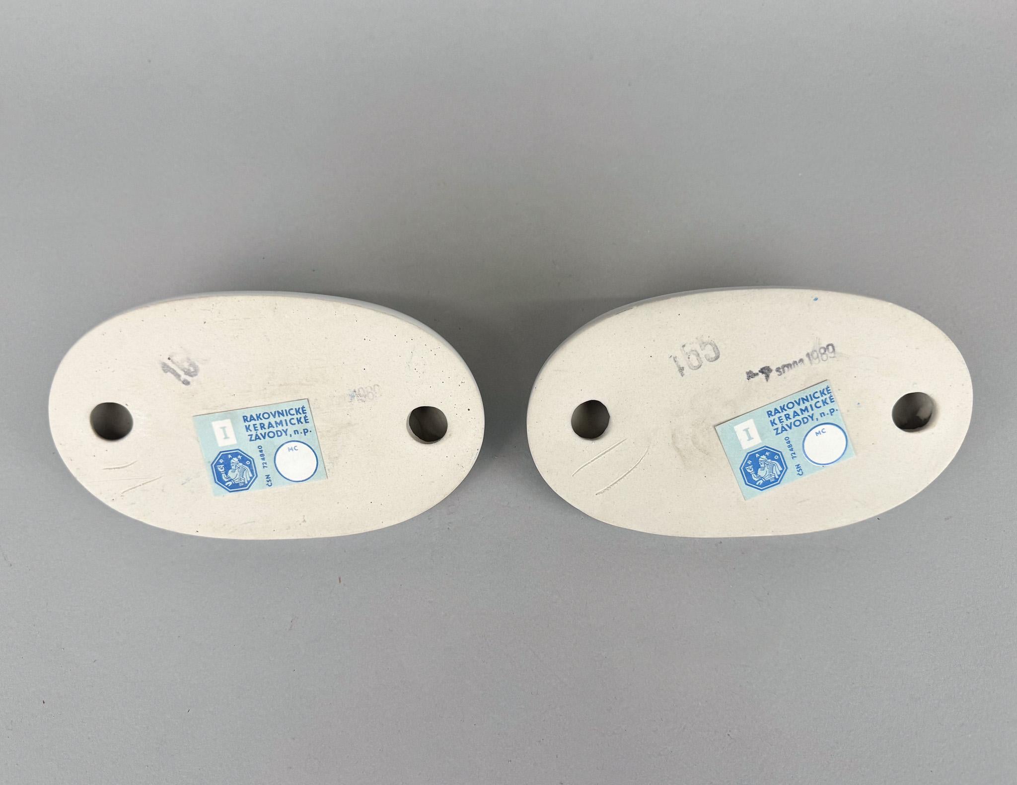 Pair of 1989's Ceramic Wall Hangers, Czechoslovakia For Sale 1