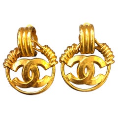 1990s Vintage Chanel Gold Toned Dangle Earclips Clip On Earrings 