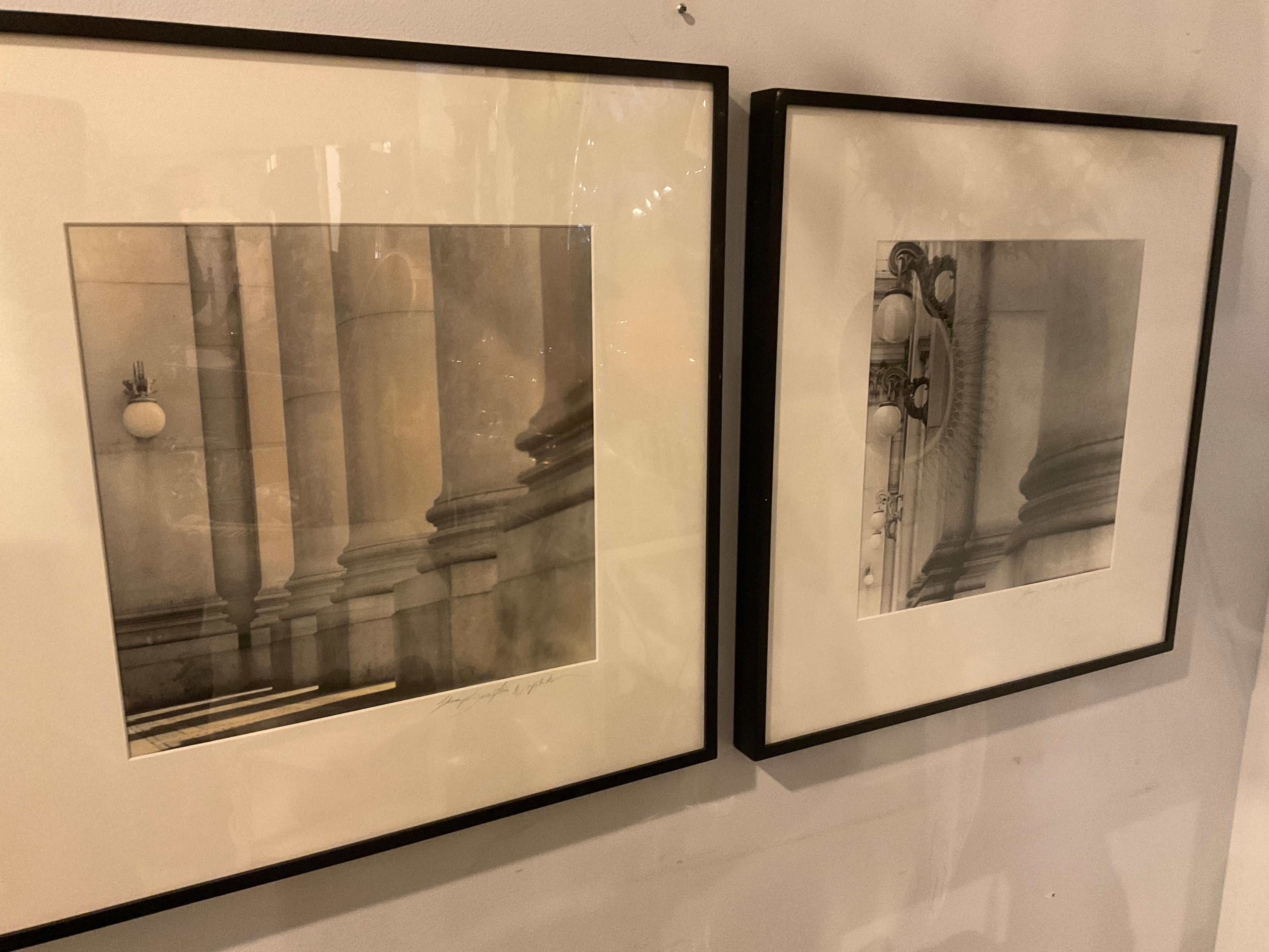 Fin du 20e siècle Paire de colonnes d'hôtel de ville des années 1990 en noir et blanc  Photographies de Naprstek  en vente