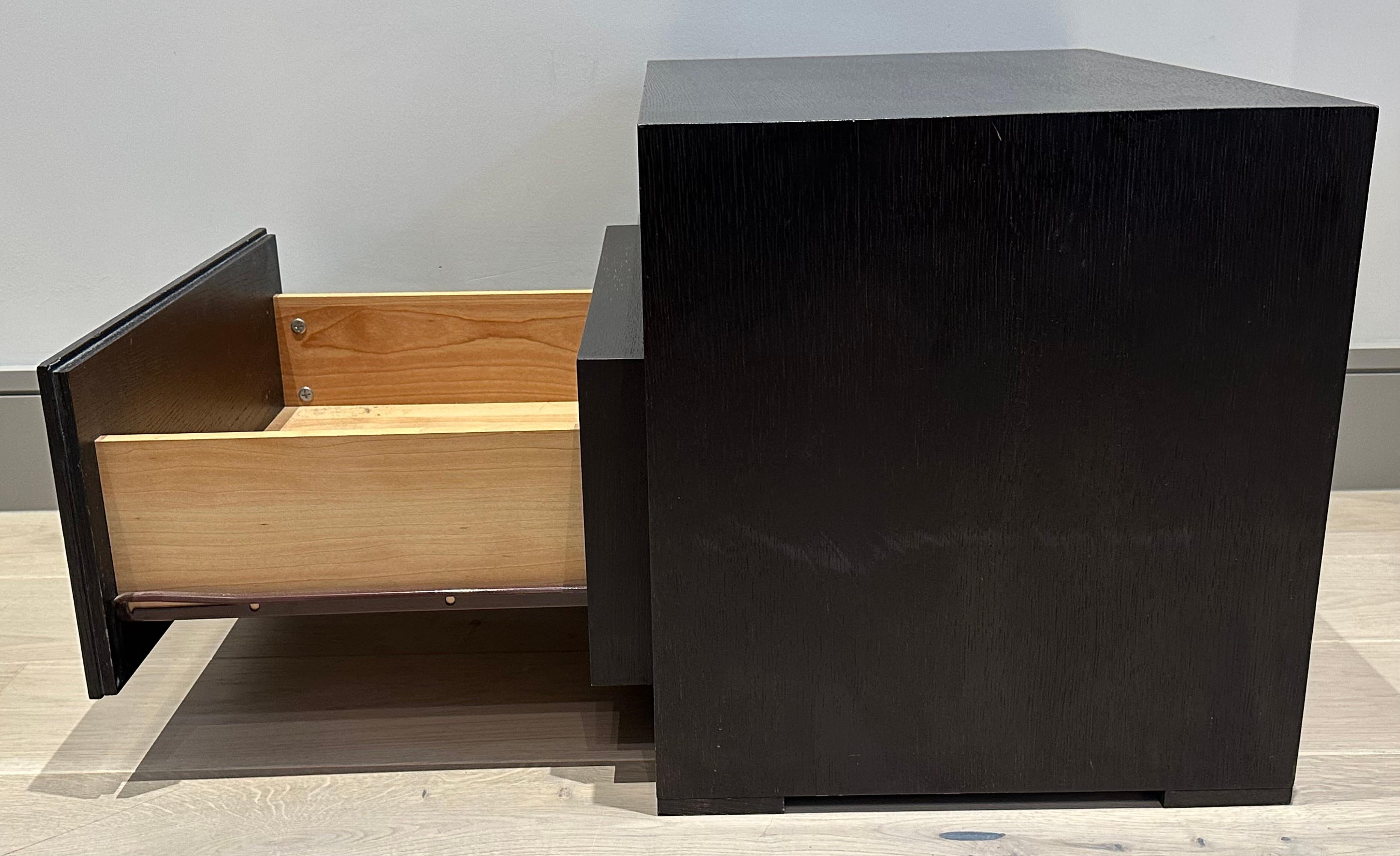 Pair of 1990s English Dark Brown Oak Contemporary Bedside Tables or Nightstands For Sale 2