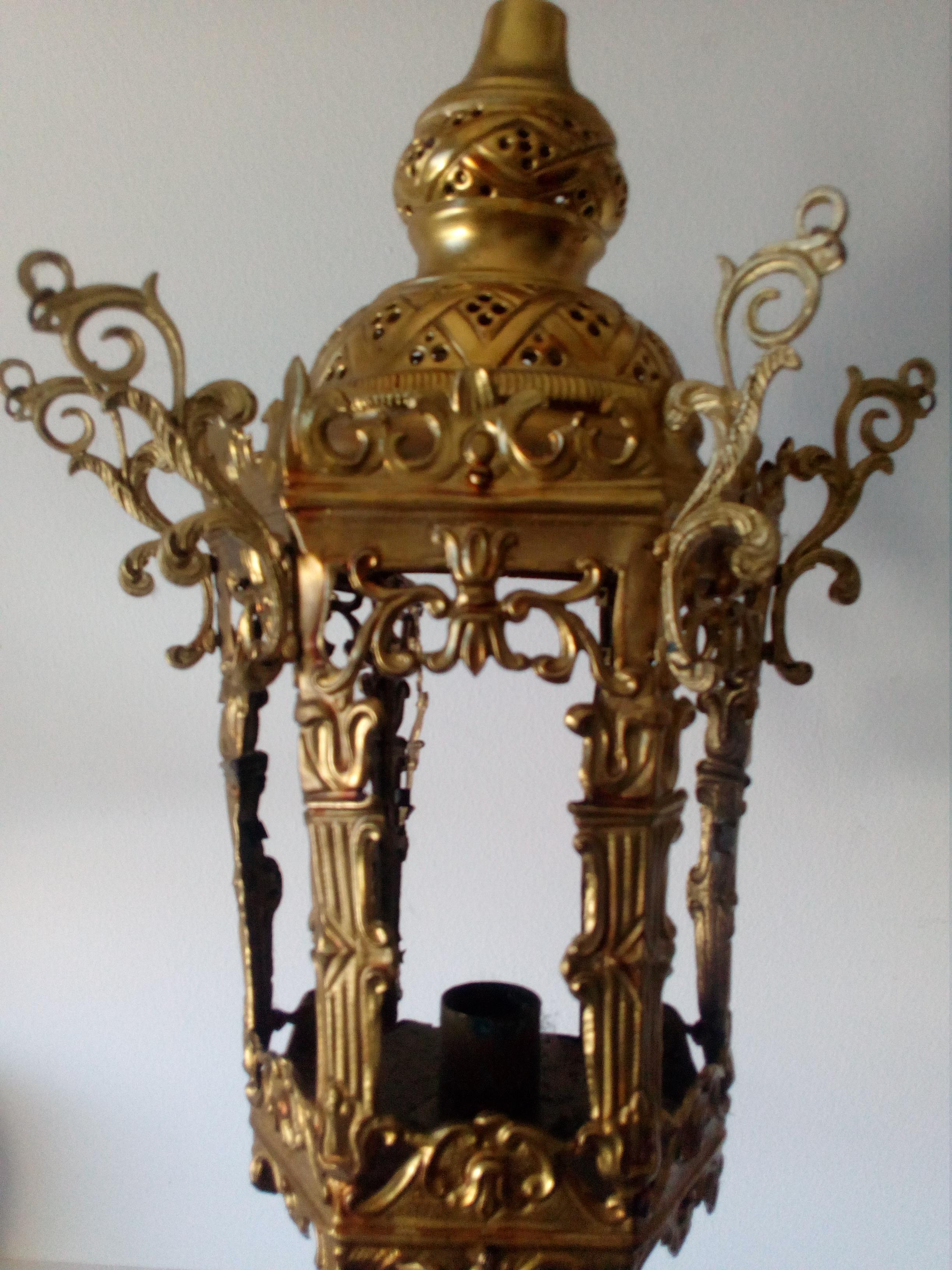 Pair of Italian Processional Lamps, Made in Brass 24-Karat Gold Gilted In Good Condition For Sale In Lentate sul Seveso (Mb), IT