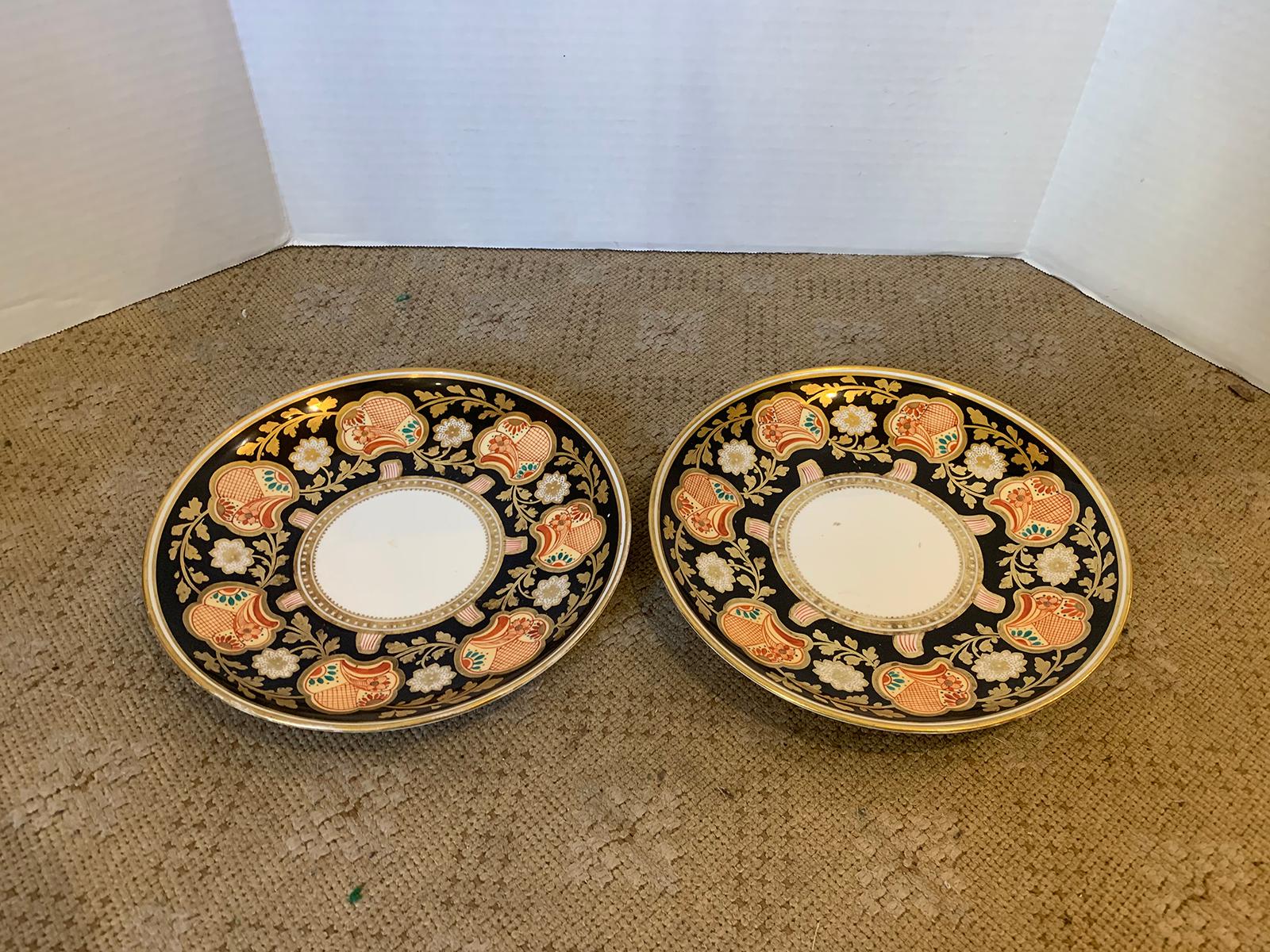 Pair of 19th-20th Century English Porcelain Dinner Plates, Unmarked In Good Condition For Sale In Atlanta, GA