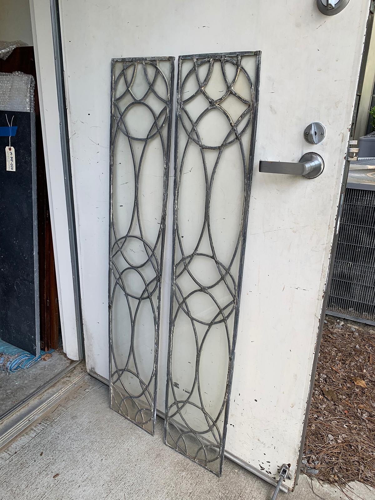 Pair of 19th-20th Century Leaded Glass Architectural Panes / Transoms In Good Condition For Sale In Atlanta, GA