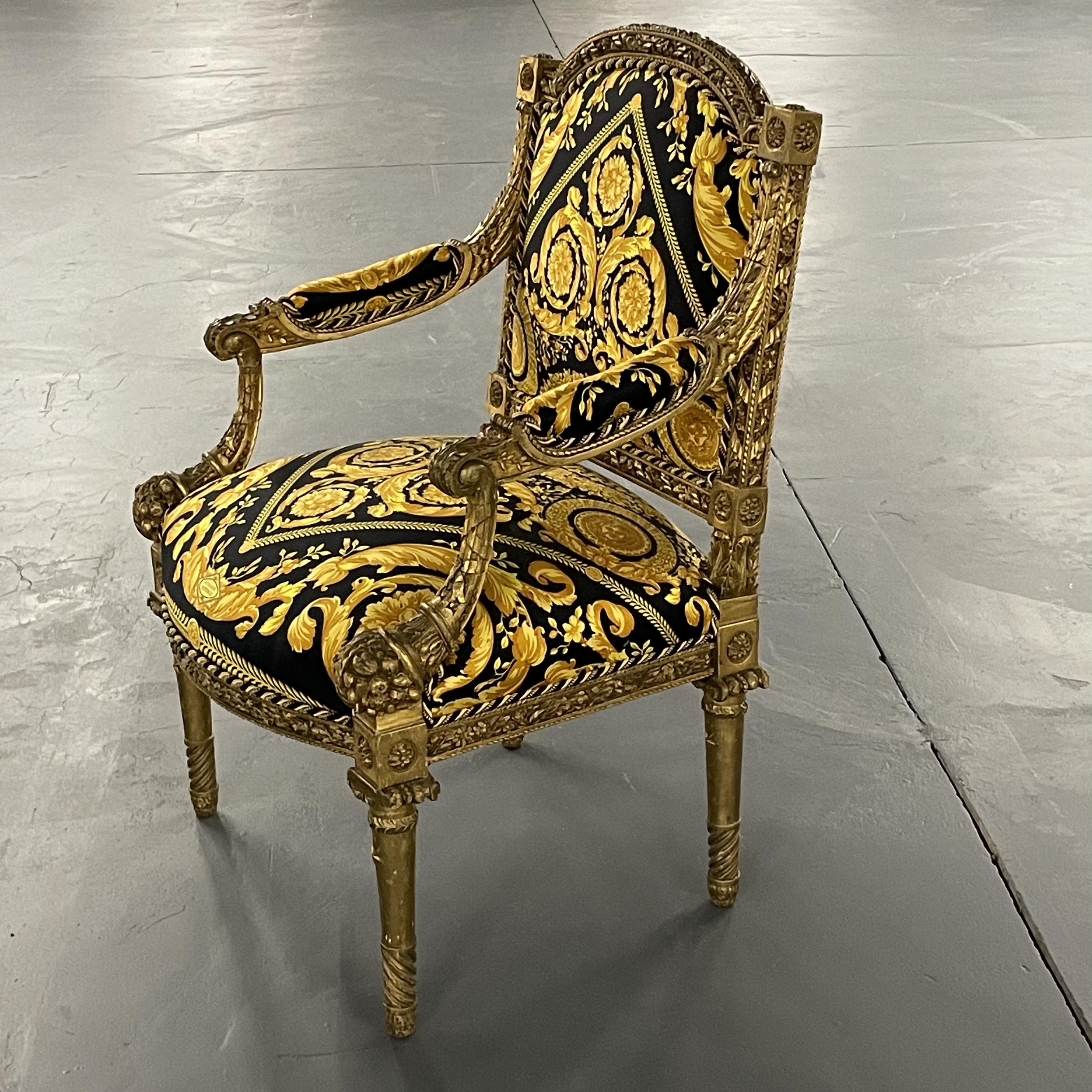 Paire de fauteuils sculptés de style Louis XVI du XIXe-XXe siècle  en vente 1