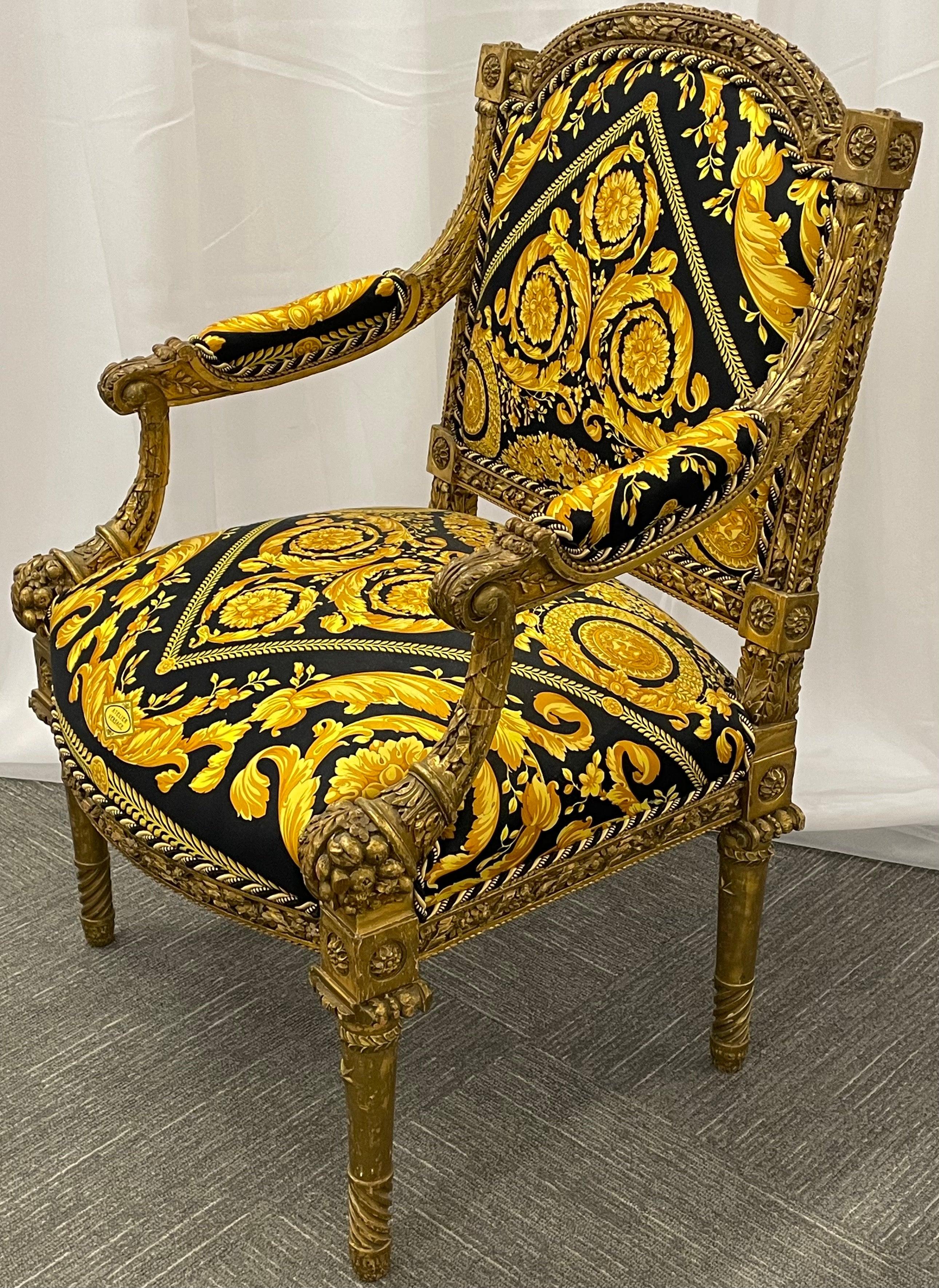 Paire de fauteuils sculptés de style Louis XVI du XIXe-XXe siècle  en vente 3