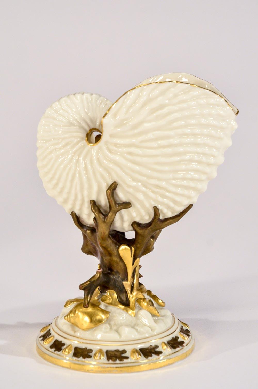 Paire de vases Royal Worcester en coquillage et corail du mouvement esthétique du XIXe siècle en vente 1