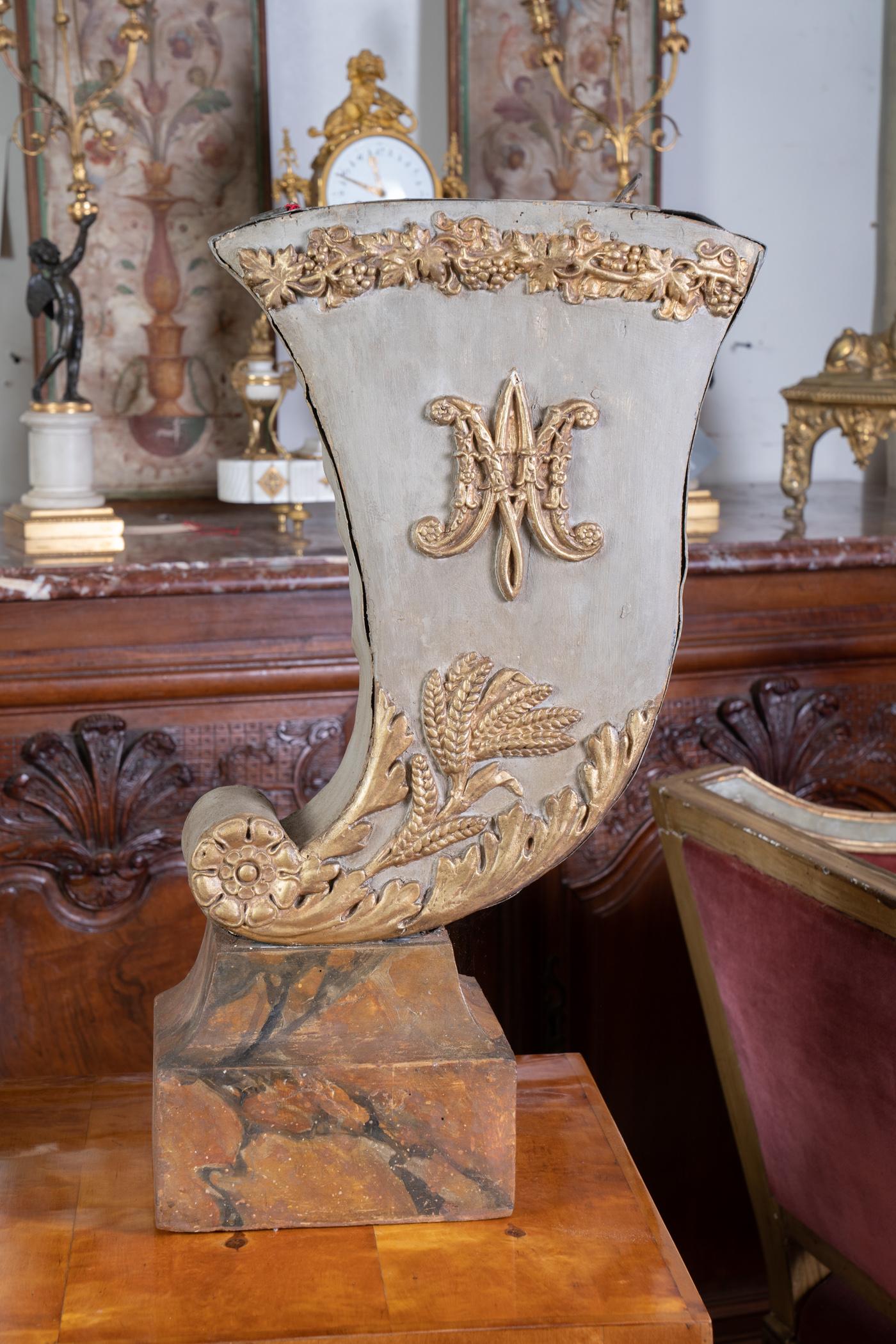 French Pair of 19th Century Decorative Tole Planters For Sale