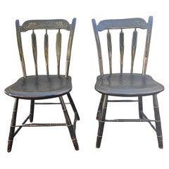 Pareja de sillas auxiliares americanas decoradas y ebonizadas del s. XIX