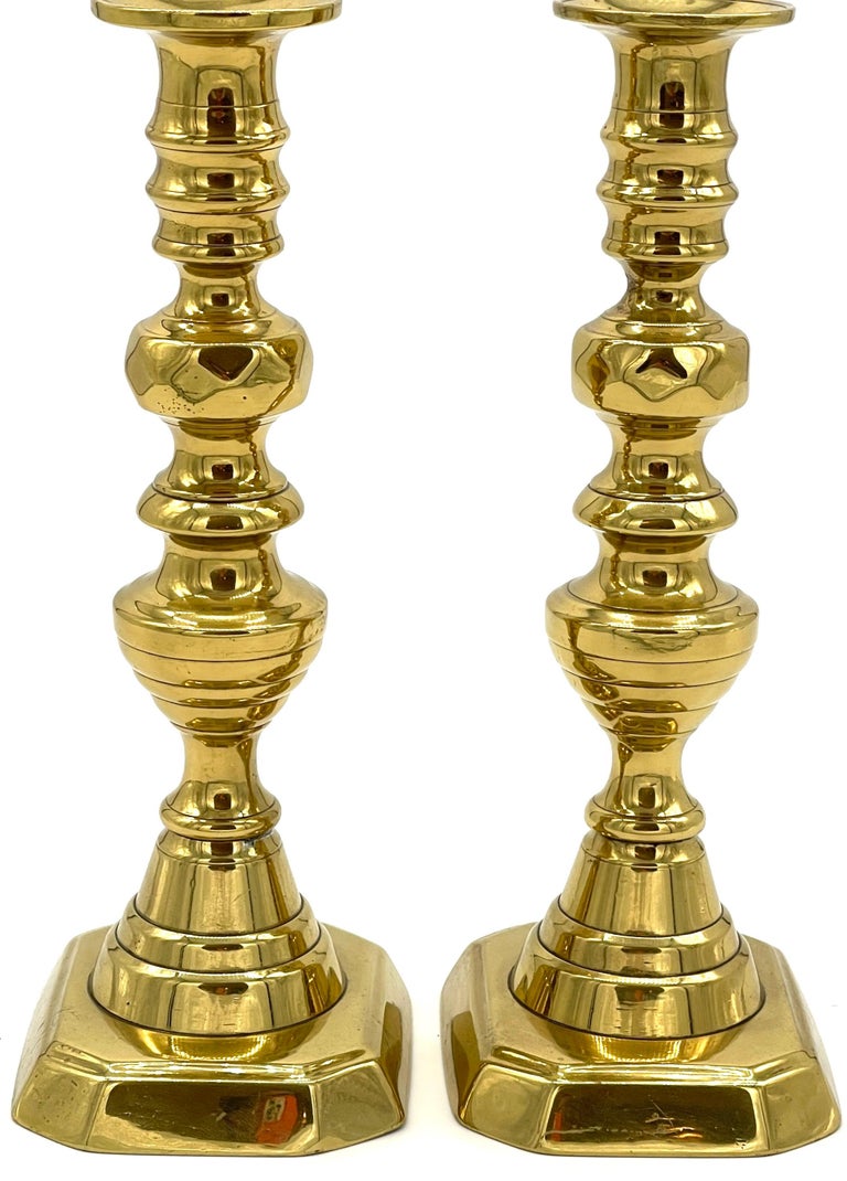 https://a.1stdibscdn.com/pair-of-19th-c-english-brass-beehive-push-up-candlesticks-for-sale-picture-5/f_25923/f_353315121689882868270/IMG_1739_master.JPG?width=768