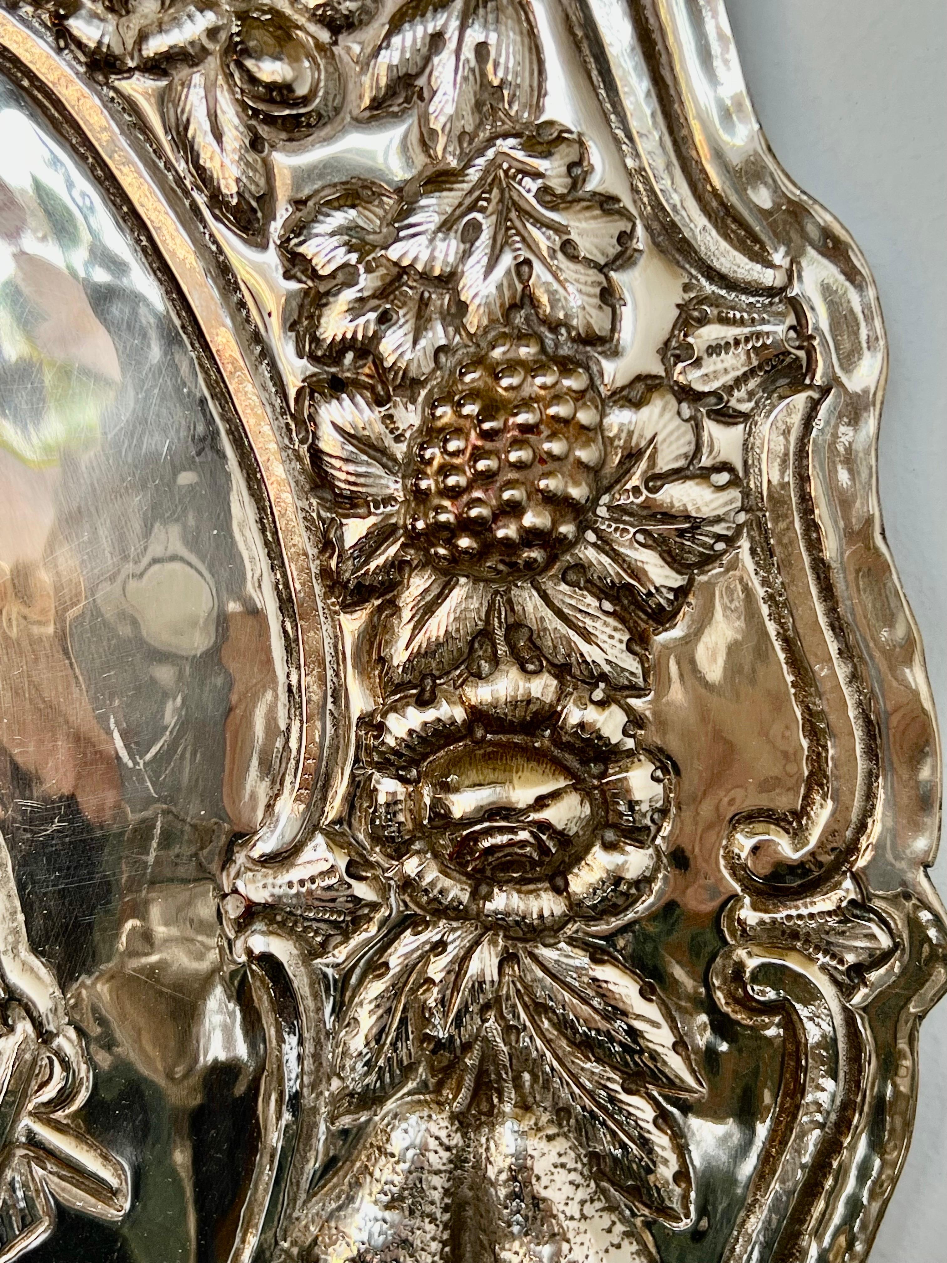 Pareja de candelabros plateados ingleses del s. XIX Chapado en plata en venta