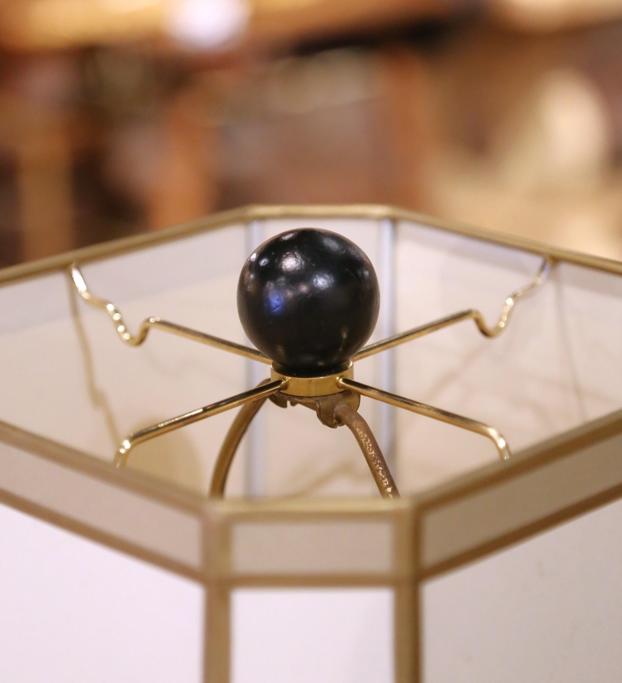 Paire de lampes en étole victoriennes anglaises du 19e C. avec médaillons classiques Excellent état - En vente à Dallas, TX