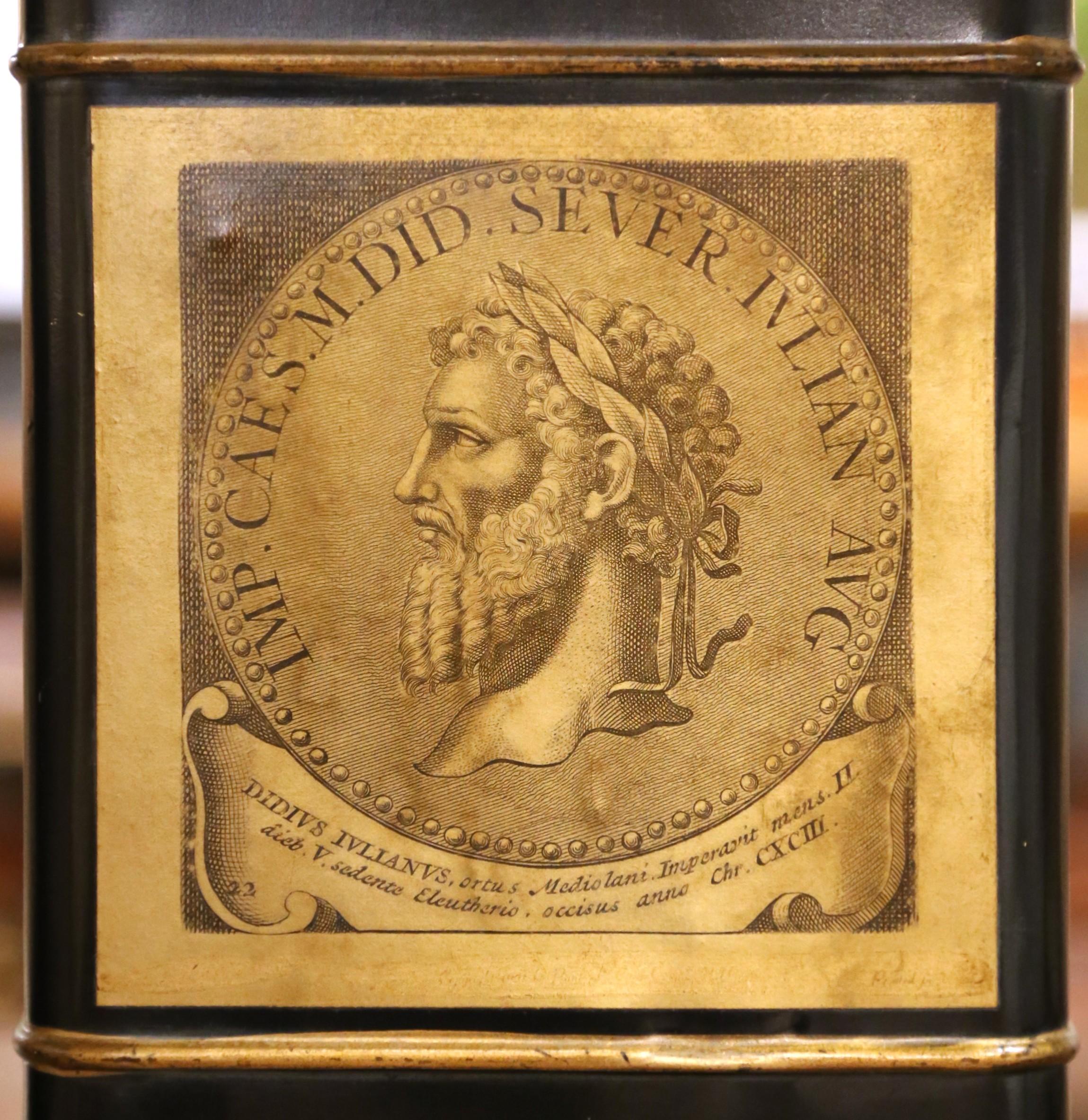 XIXe siècle Paire de lampes en étole victoriennes anglaises du 19e C. avec médaillons classiques en vente