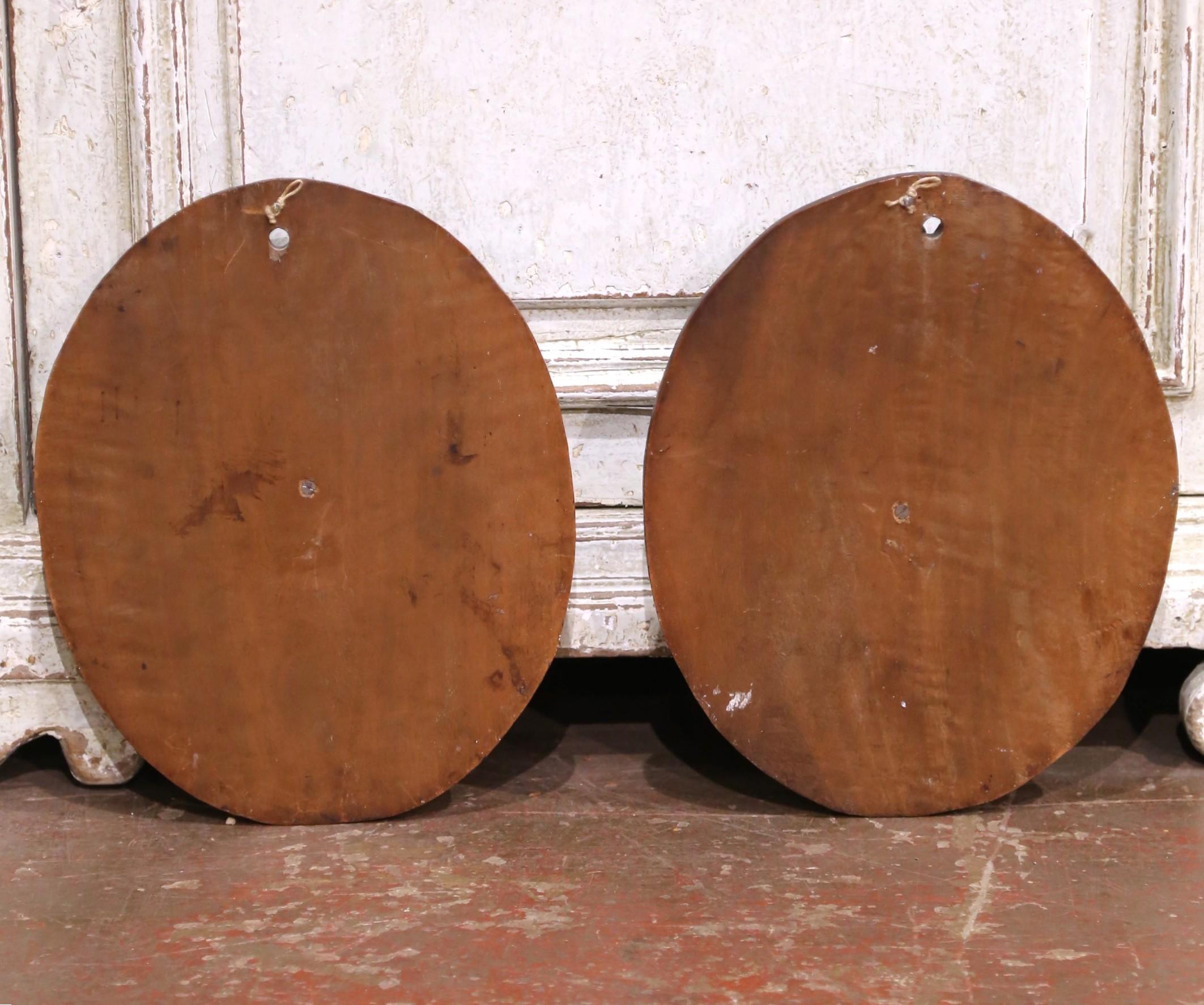 Paire de plaques murales en noyer sculpté pour le gibier et les récoltes, datant du 19ème siècle, en provenance de France. en vente 2
