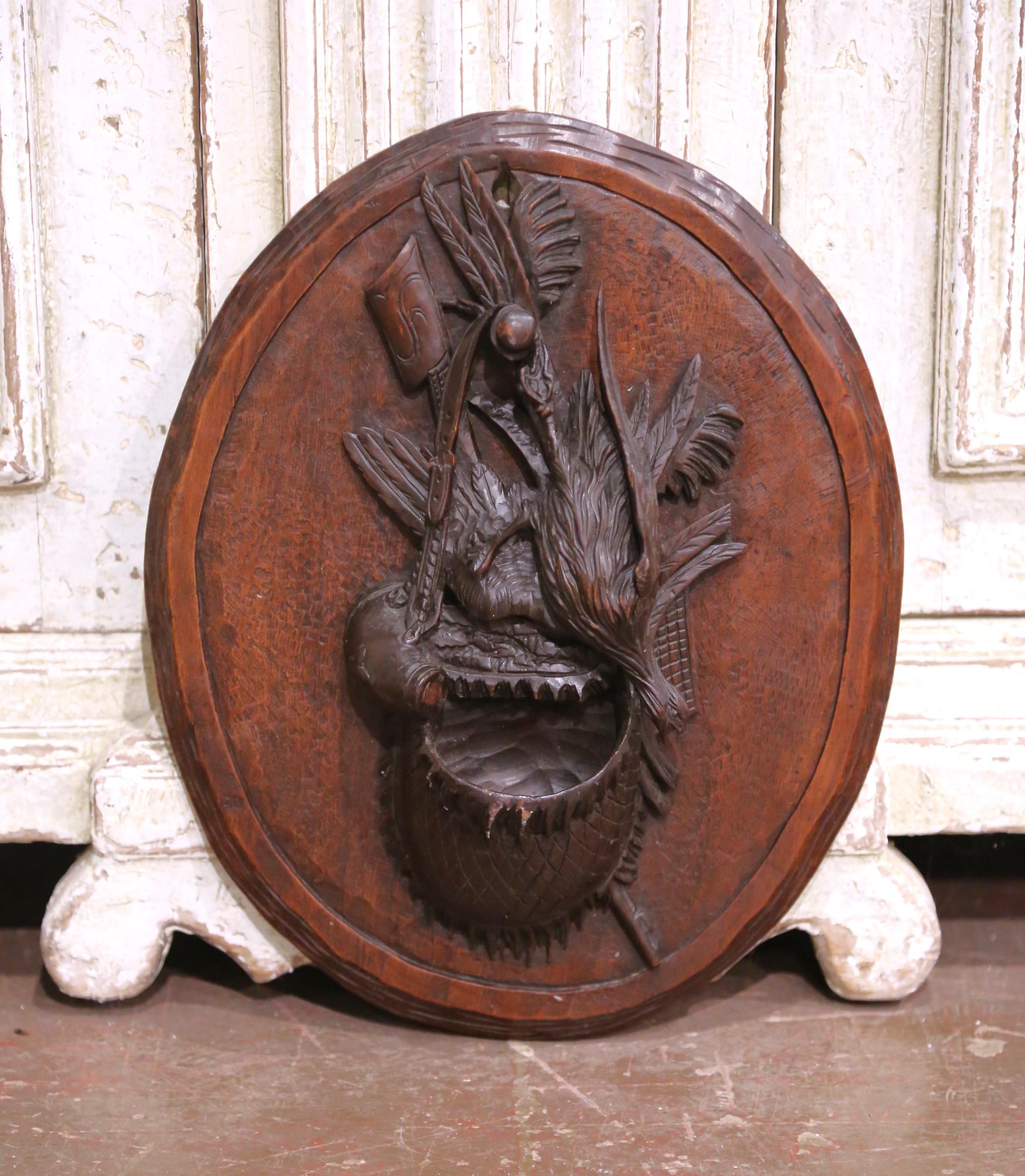 XIXe siècle Paire de plaques murales en noyer sculpté pour le gibier et les récoltes, datant du 19ème siècle, en provenance de France. en vente