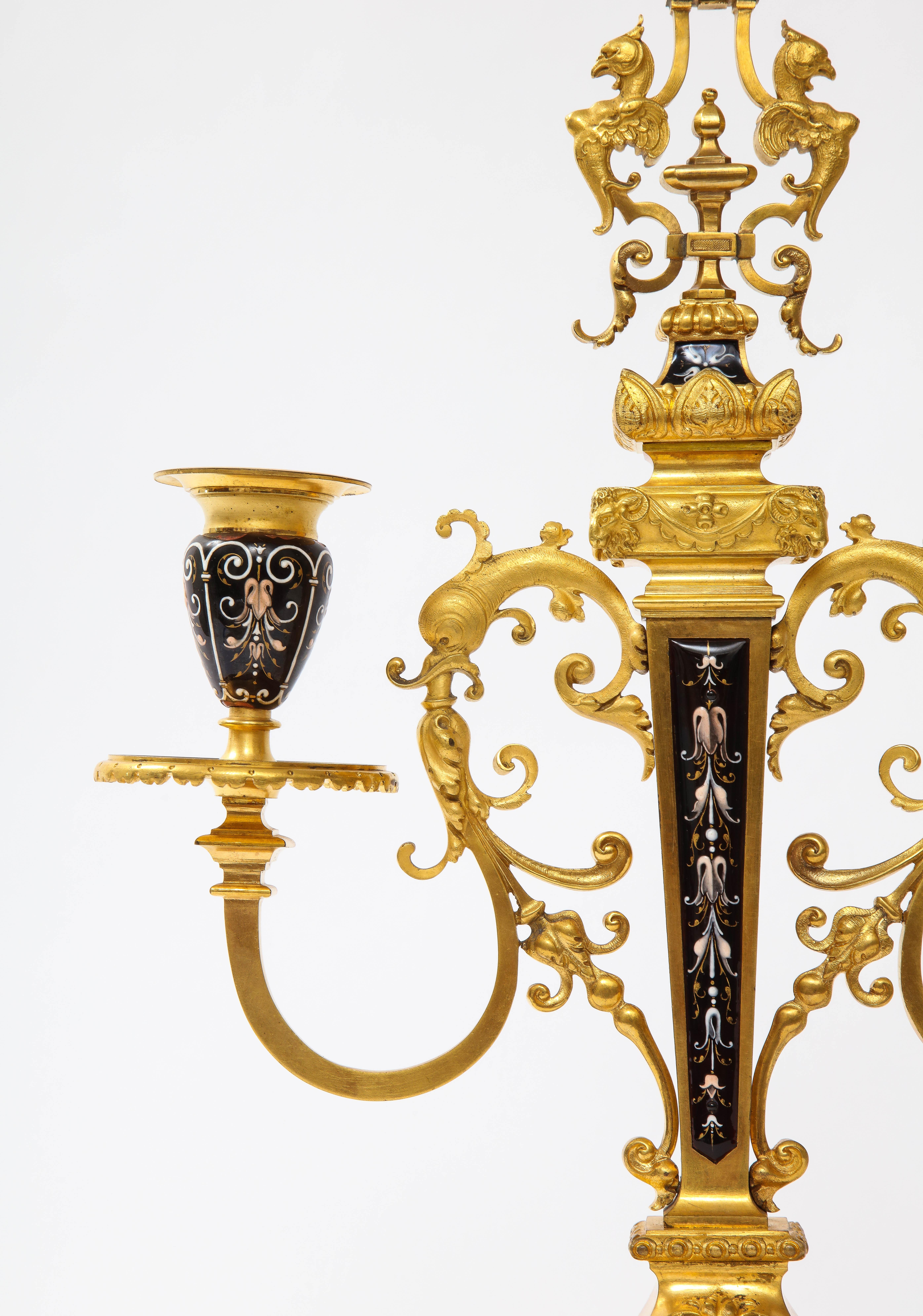 Fine XIX secolo Coppia di candelabri a 2 bracci in bronzo e smalto francese del XIX secolo con Branch a forma di delfino in vendita