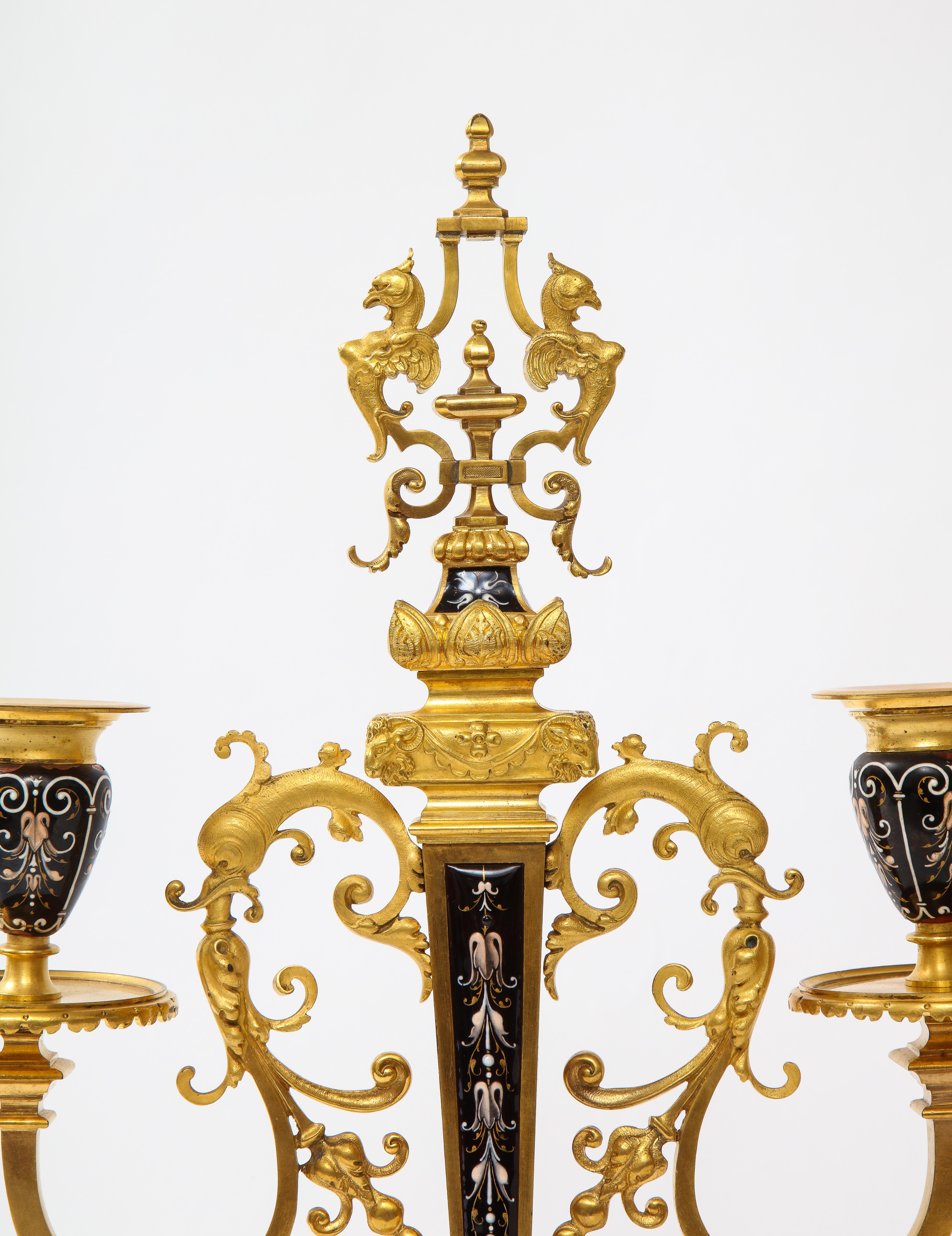 Bronzo Coppia di candelabri a 2 bracci in bronzo e smalto francese del XIX secolo con Branch a forma di delfino in vendita