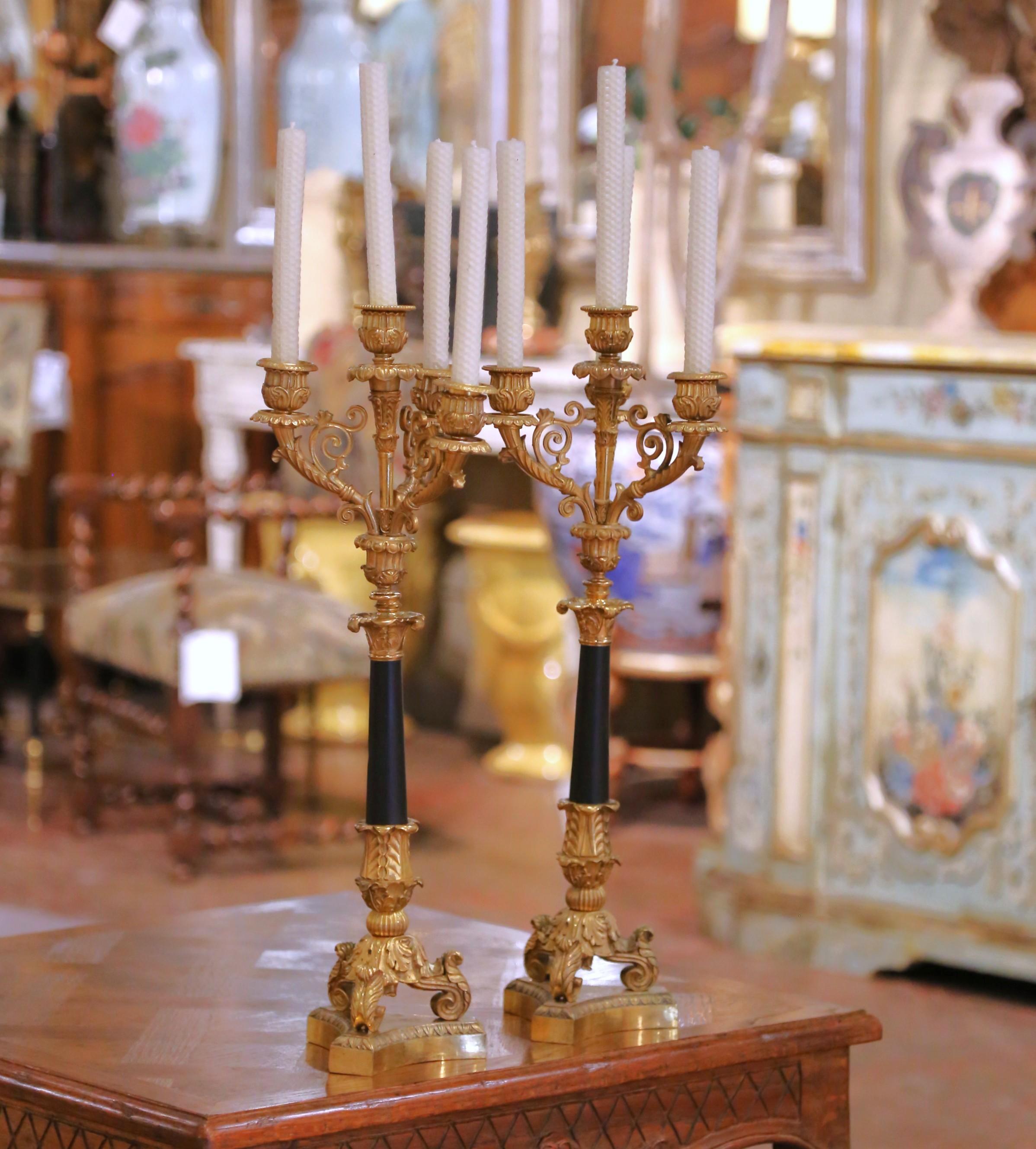 Stile impero Pair of 19th C. French Empire Bronze and Patinated Brass Four-Light Candelabra in vendita