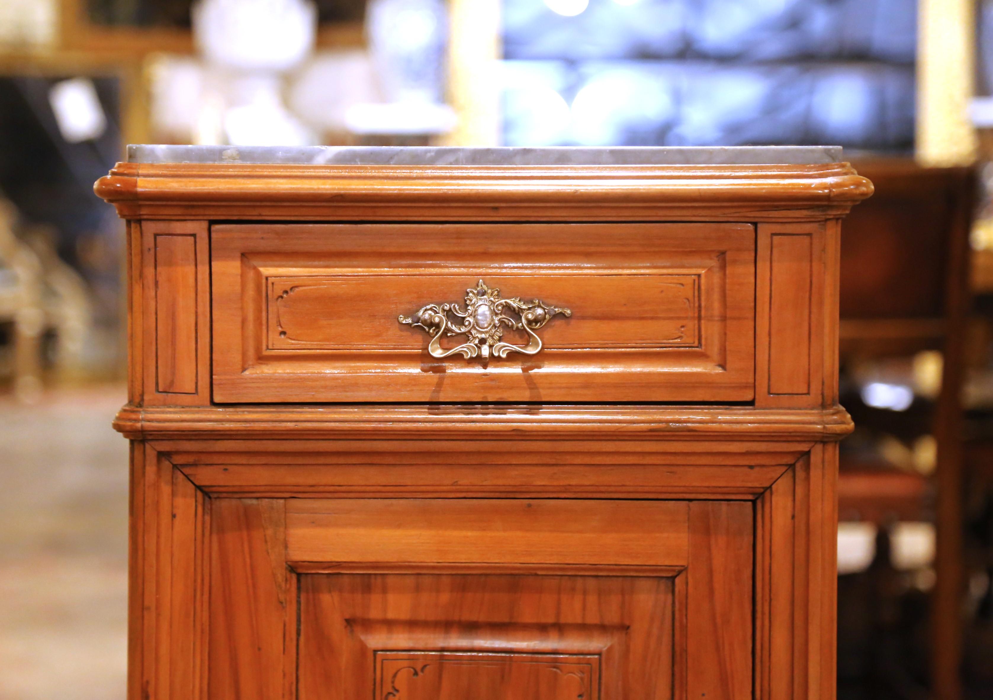 Paire de tables de chevet en acajou Louis Philippe du 19e C. avec dessus en marbre en vente 2