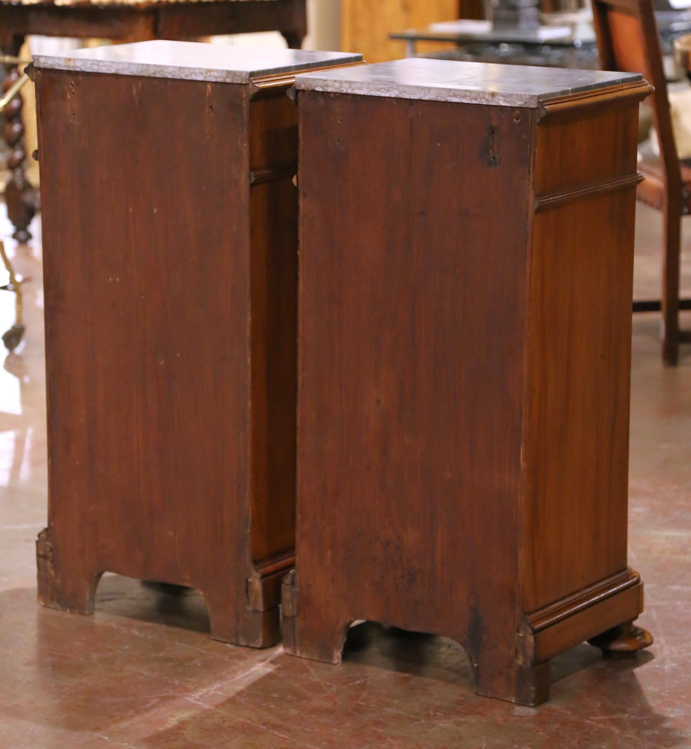 Paire de tables de chevet en acajou Louis Philippe du 19e C. avec dessus en marbre en vente 12