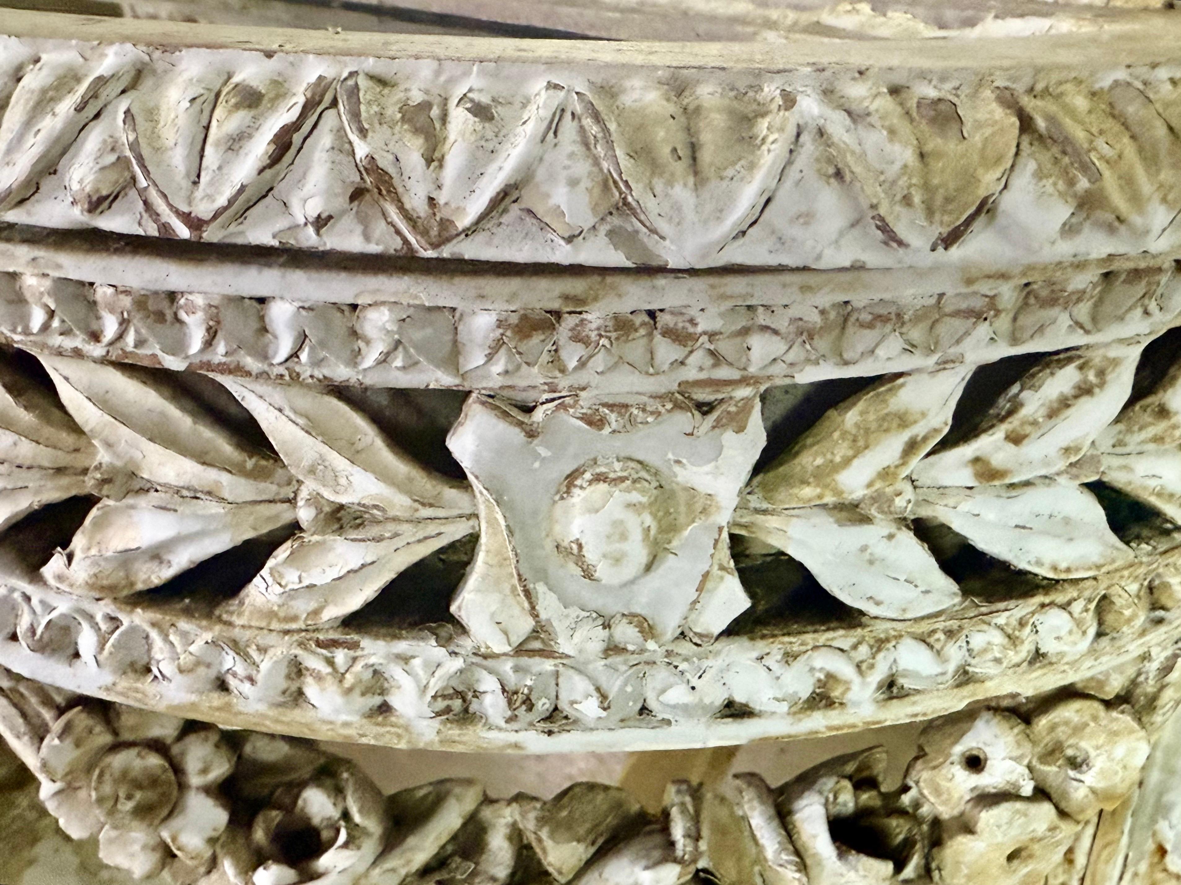 Pareja de espejos de consola franceses estilo Luis XVI del S. XIX en venta 5