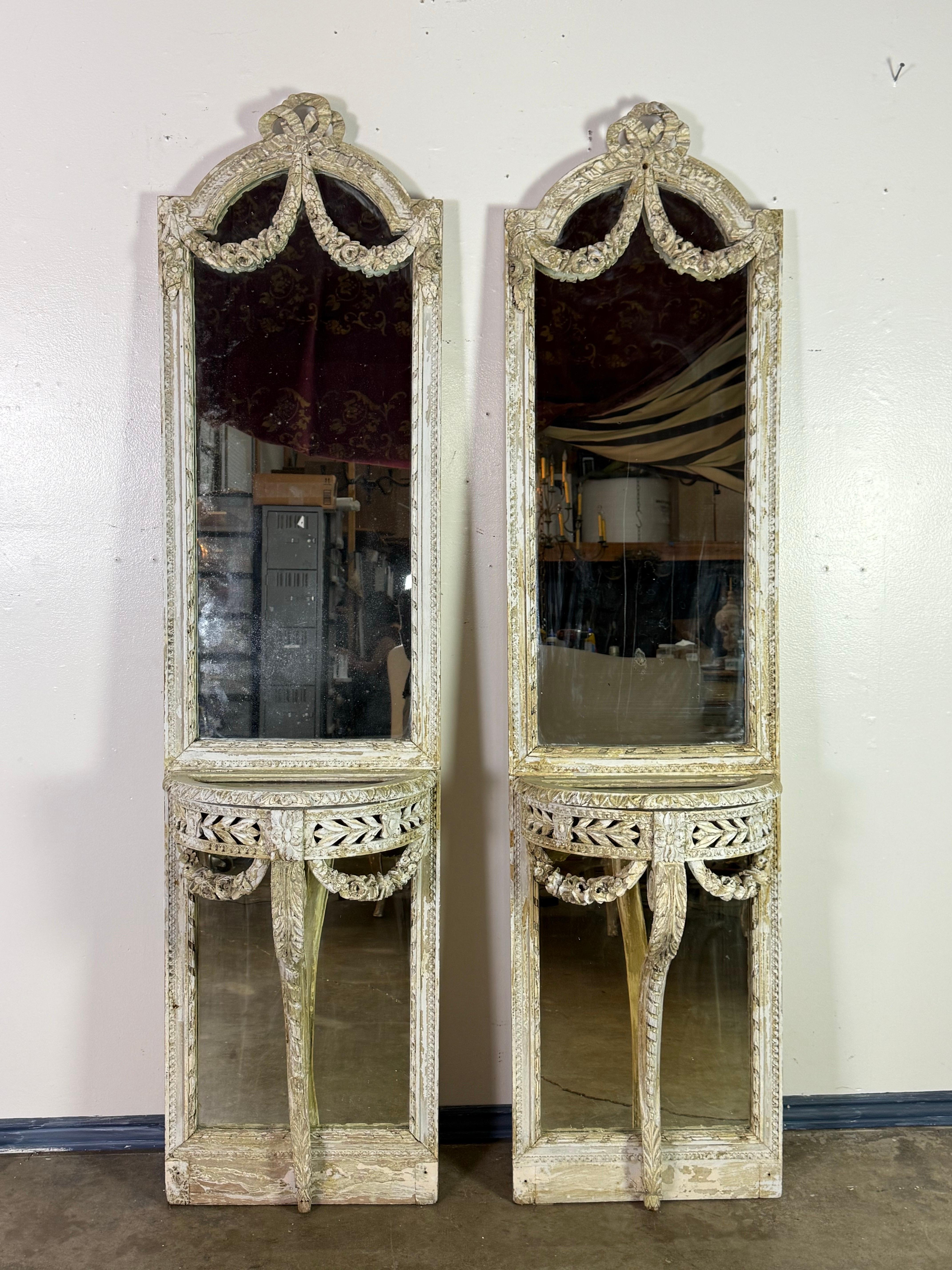 Pareja de espejos de consola franceses estilo Luis XVI del S. XIX Francés en venta