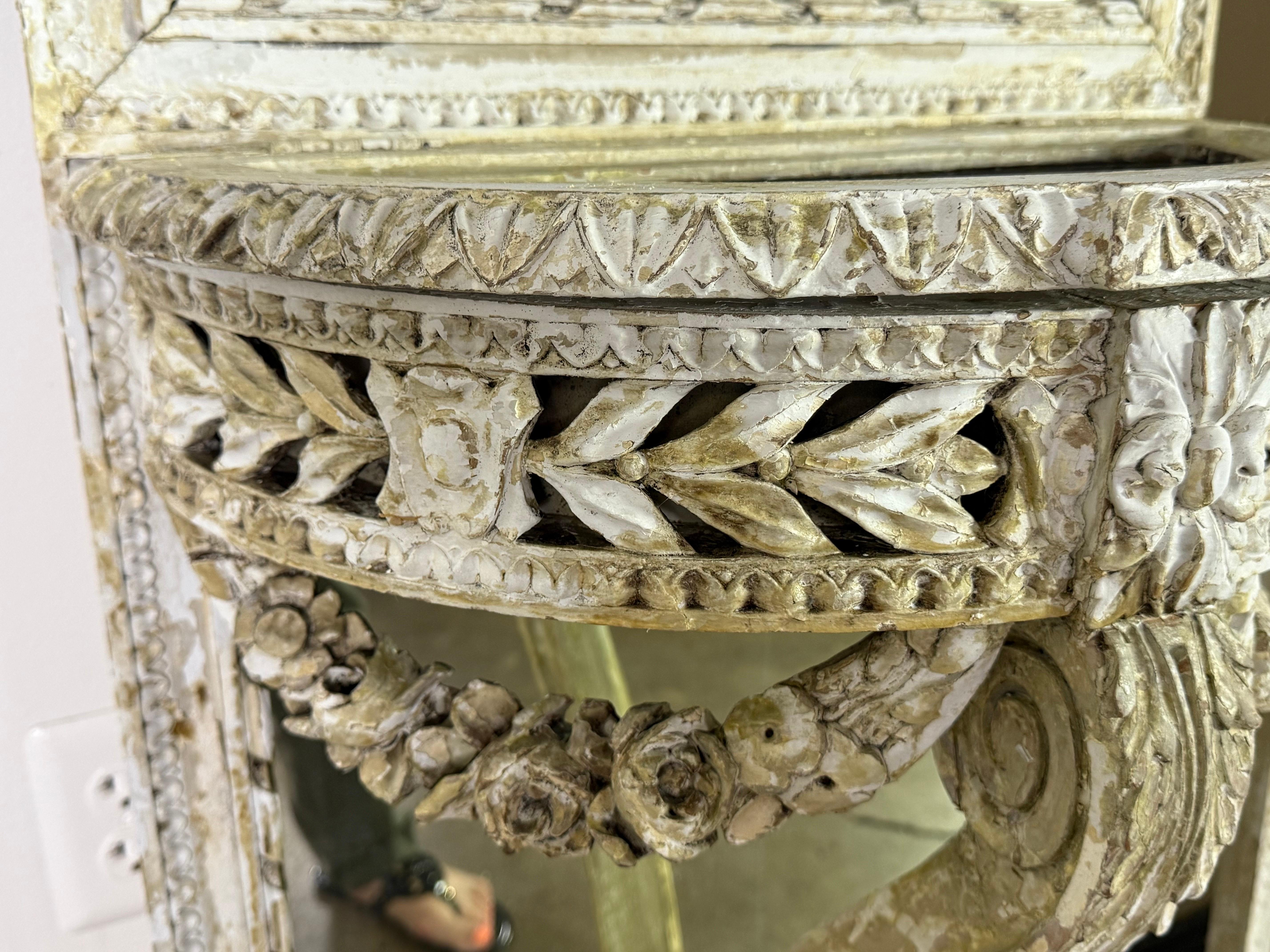 Pareja de espejos de consola franceses estilo Luis XVI del S. XIX en Desgastado estado para la venta en Los Angeles, CA