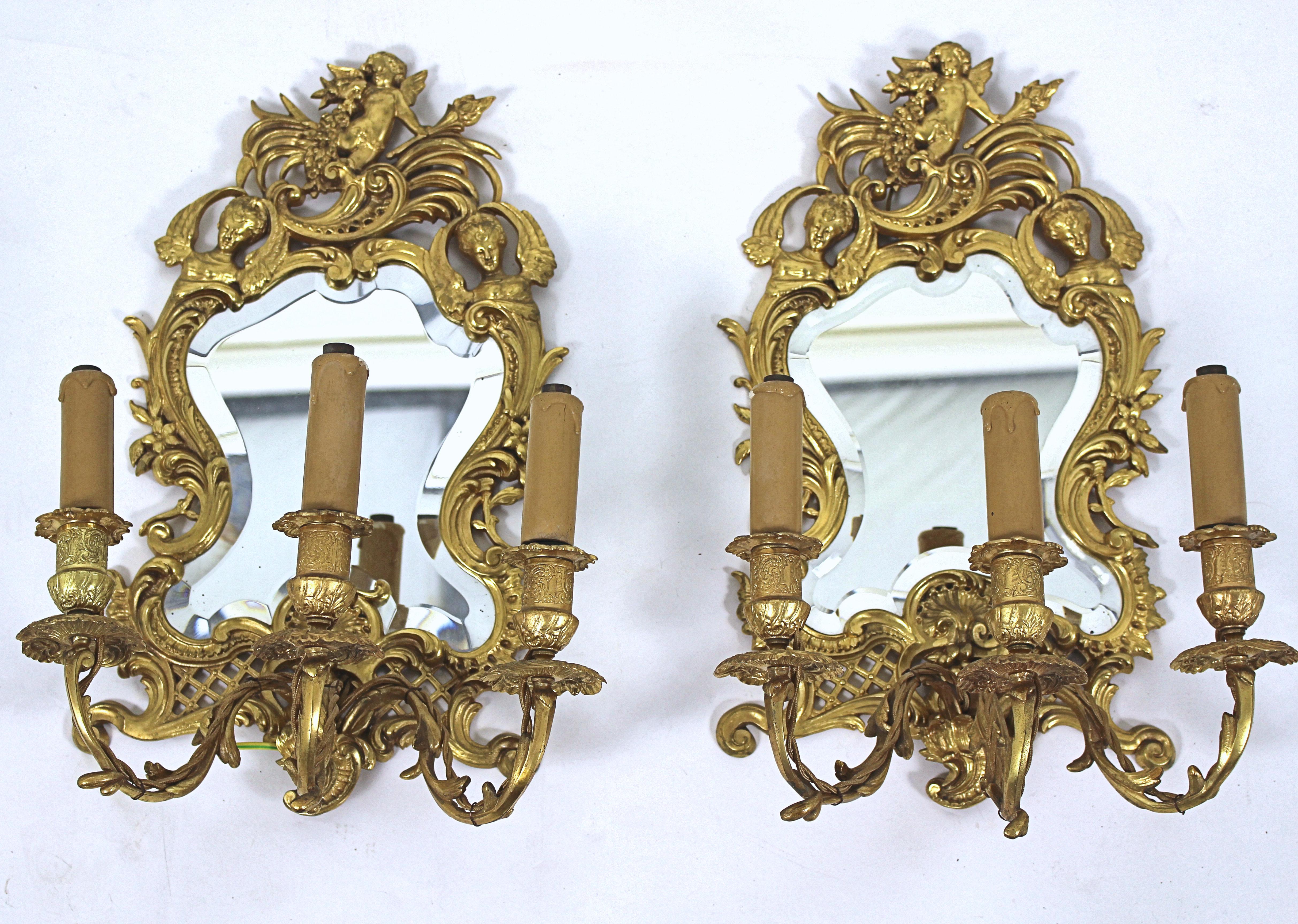 Pair of 19th Century French Ormolu Girondelles For Sale 4