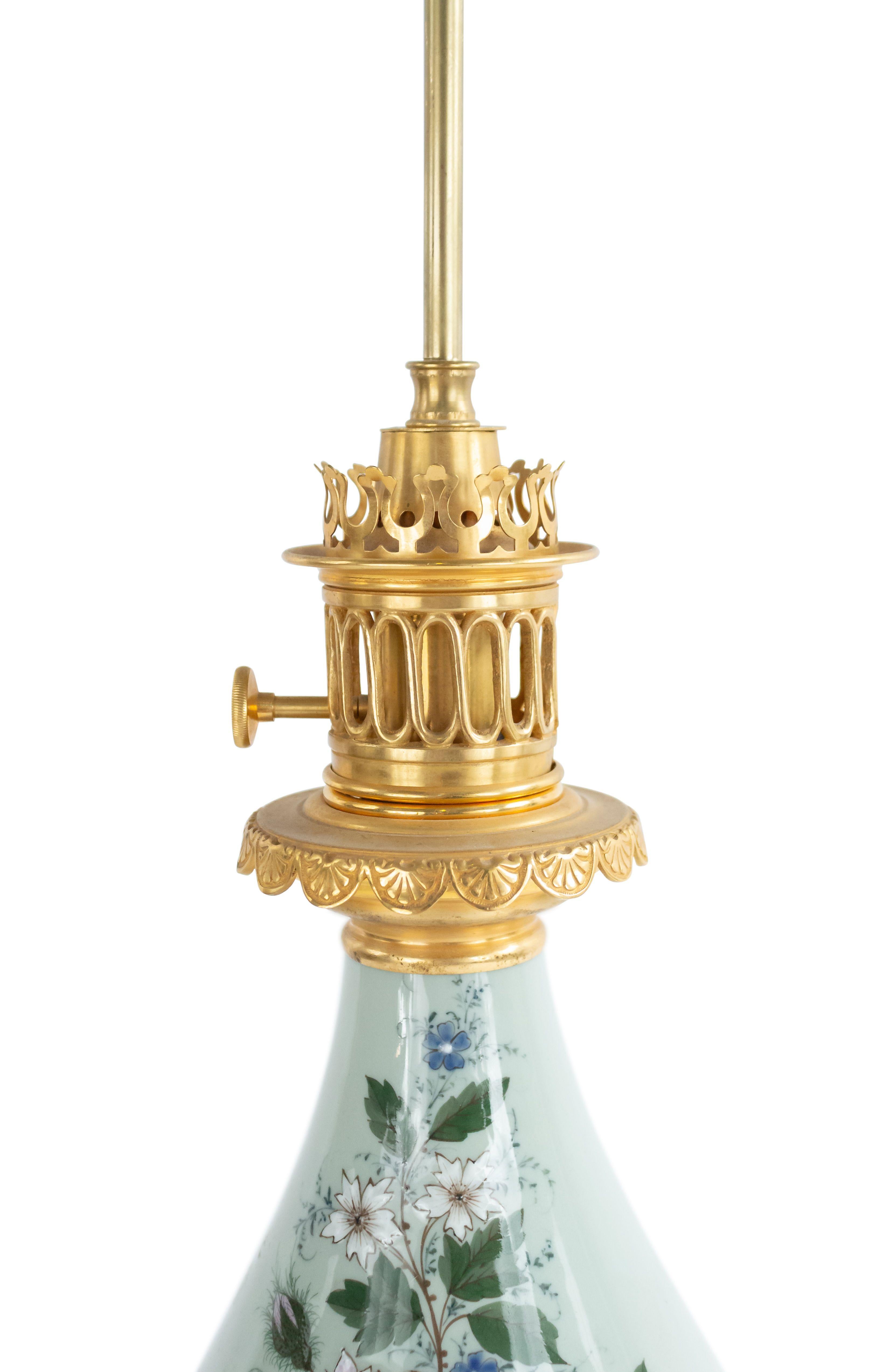 XIXe siècle Paire de lampes de bureau céladon en porcelaine de l'époque victorienne française en vente