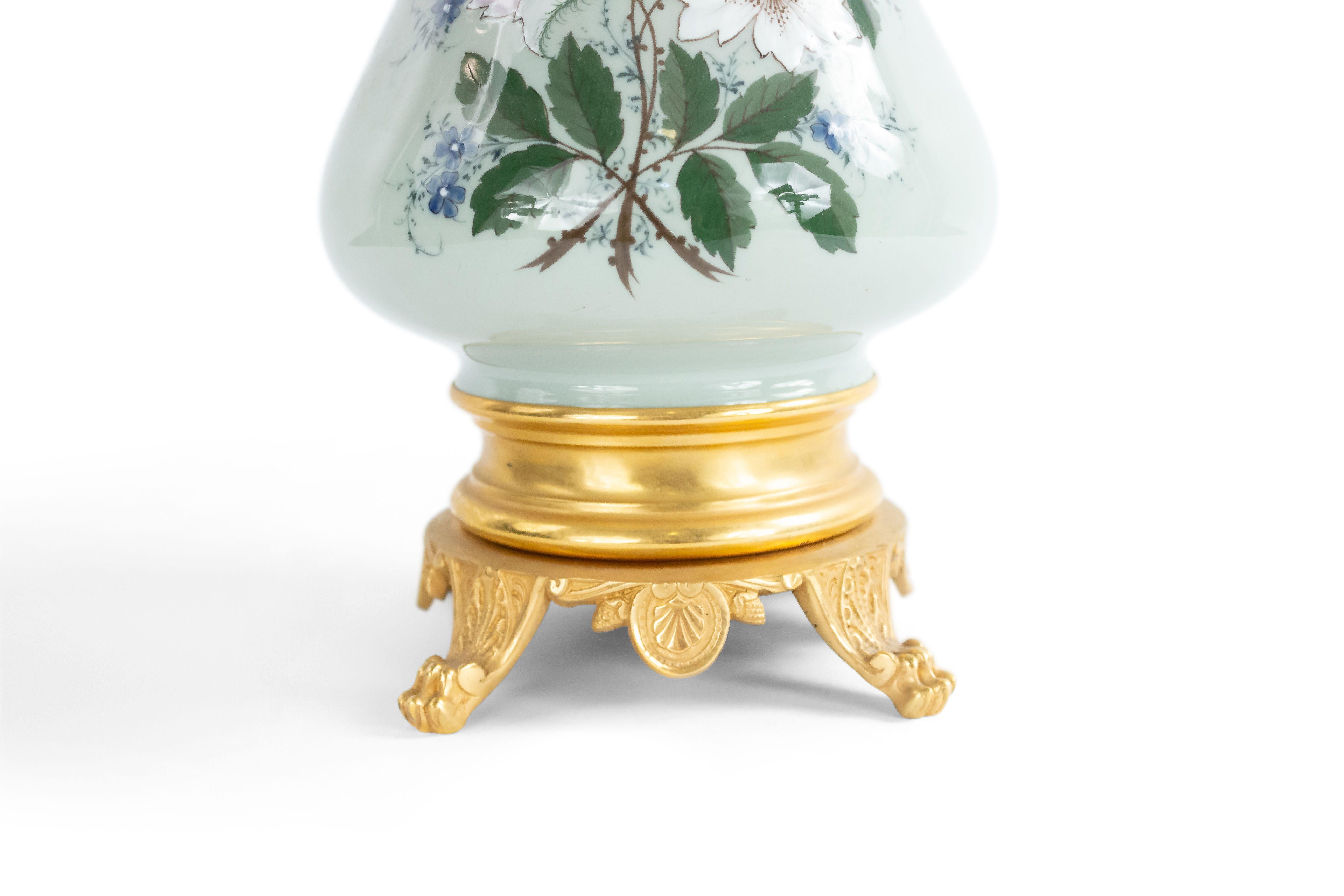 Bronze doré Paire de lampes de bureau céladon en porcelaine de l'époque victorienne française en vente