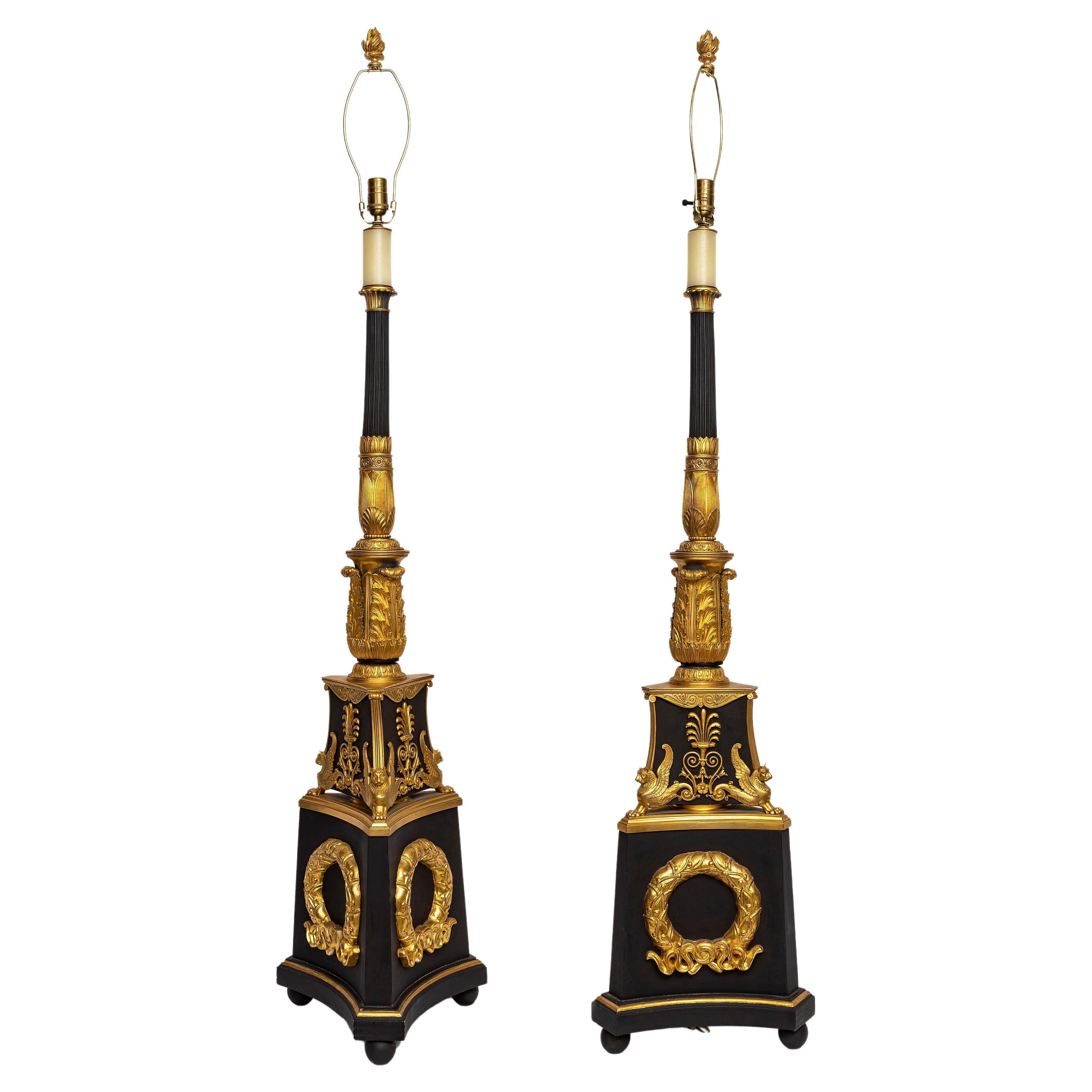 Coppia di lampade da terra in bronzo patinato e Ormolu francese del XIX secolo