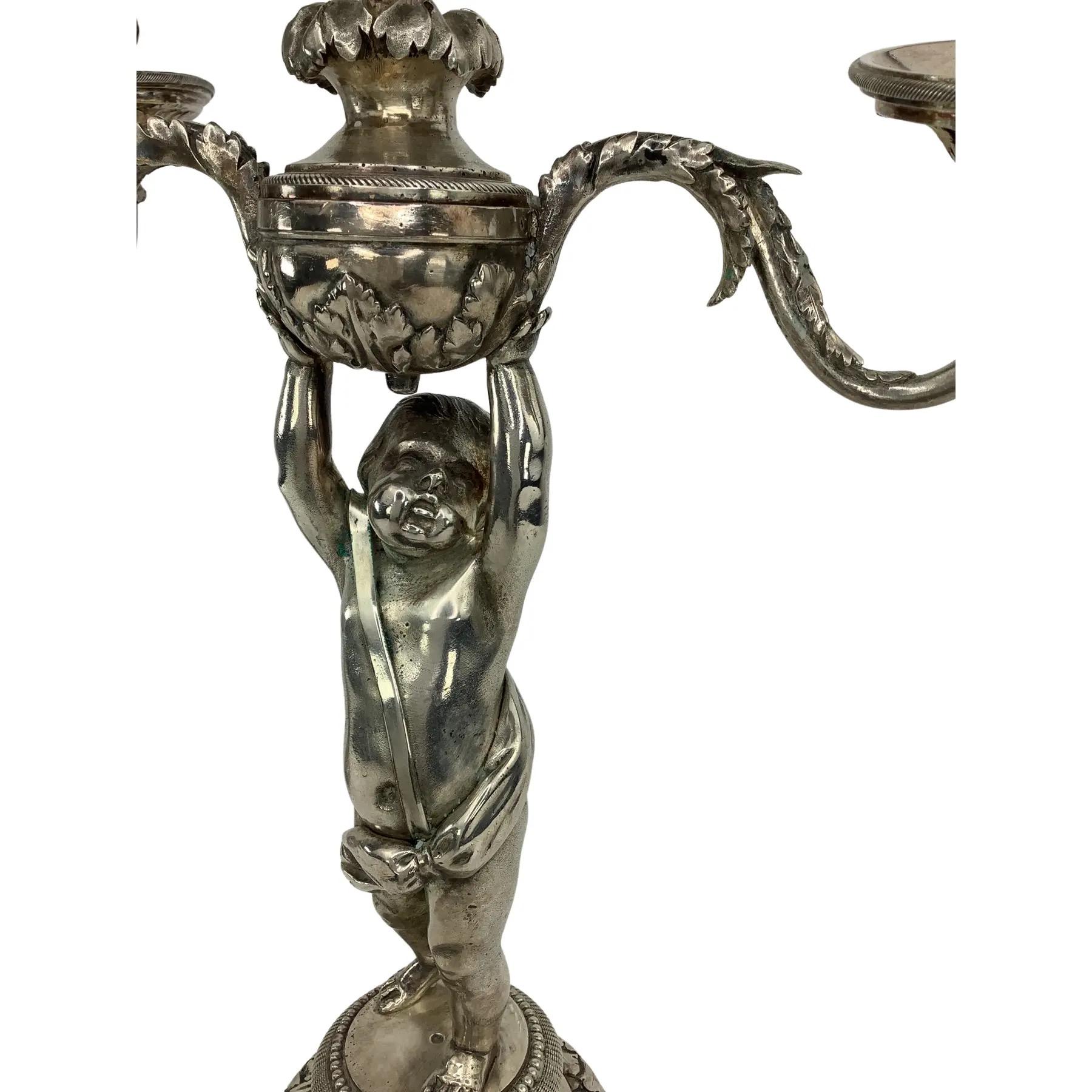 Coppia di candelabri Putti in bronzo argentato francese del XIX secolo in vendita 3