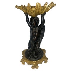 Paire de garnitures en bronze doré du 19e siècle avec bols en forme de coquillage soutenus par des anges