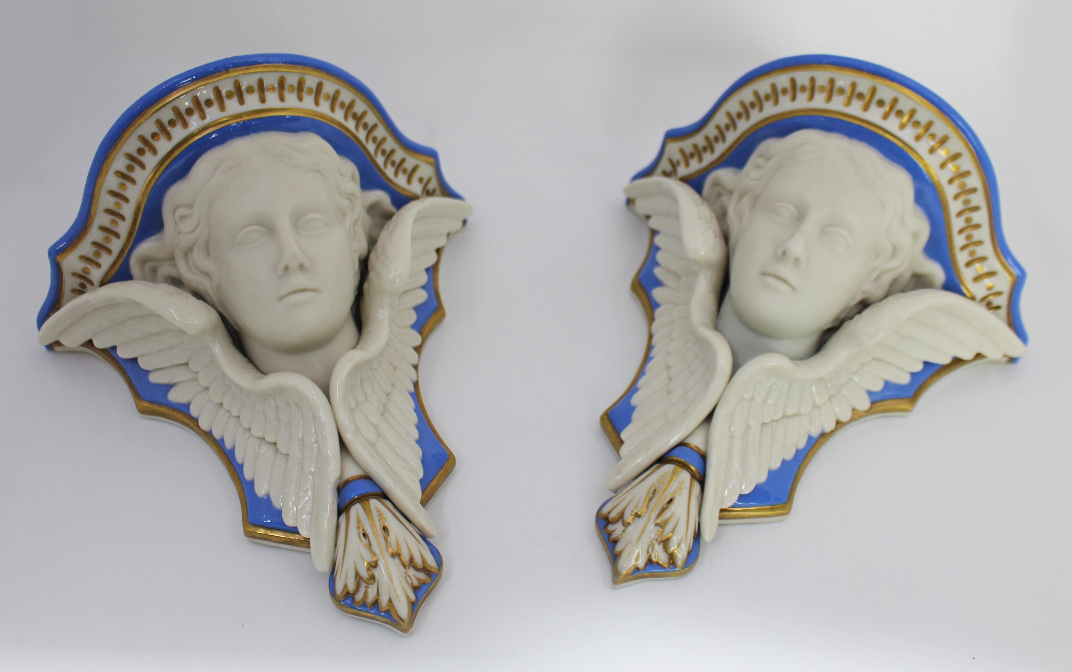 Pair of 19th c. Grainger & Co Porcelain Putti Wall Brackets In Good Condition In Worcester, GB