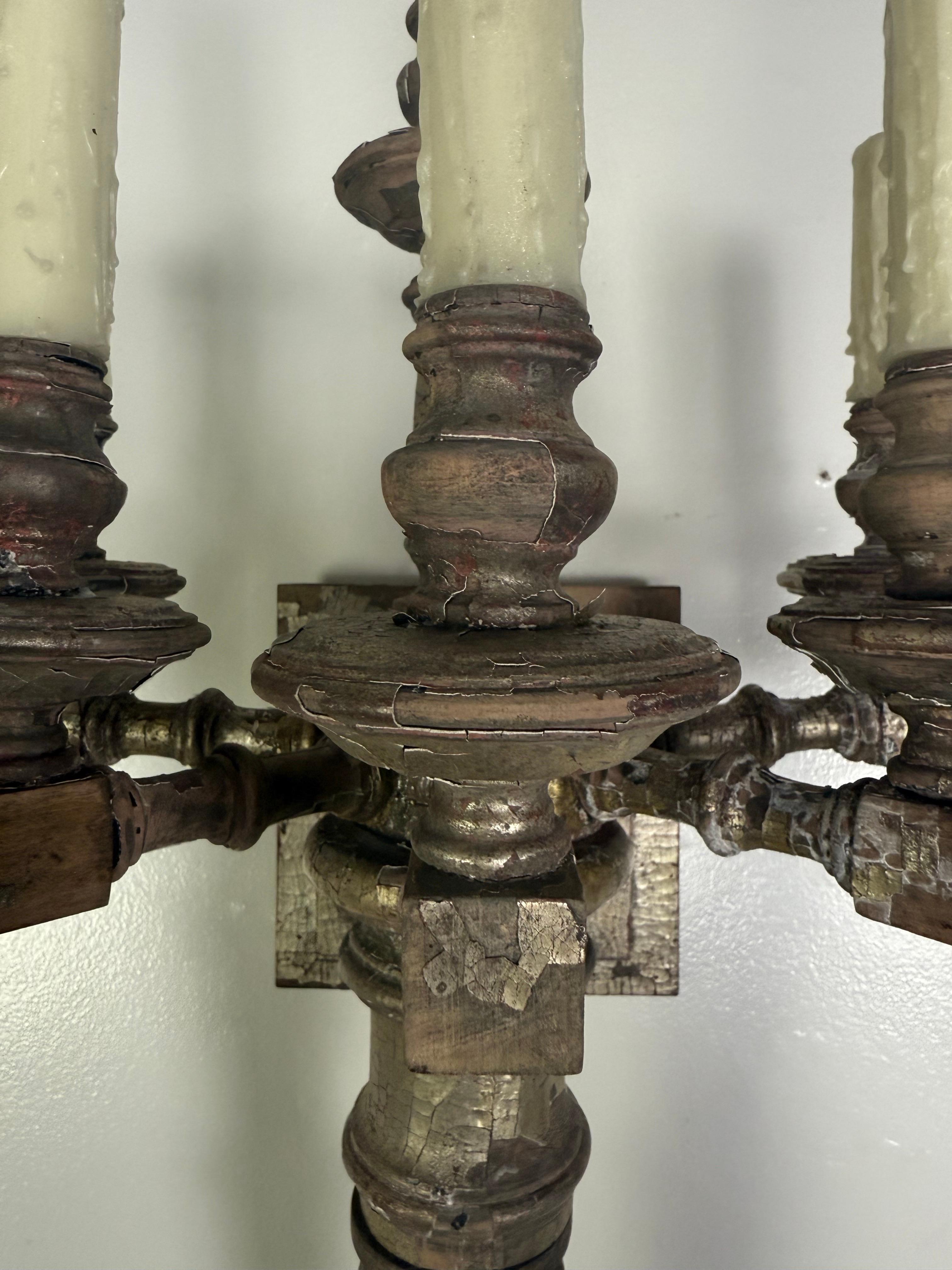 Pareja de candelabros italianos de 5 luces del siglo XIX Hoja de plata en venta